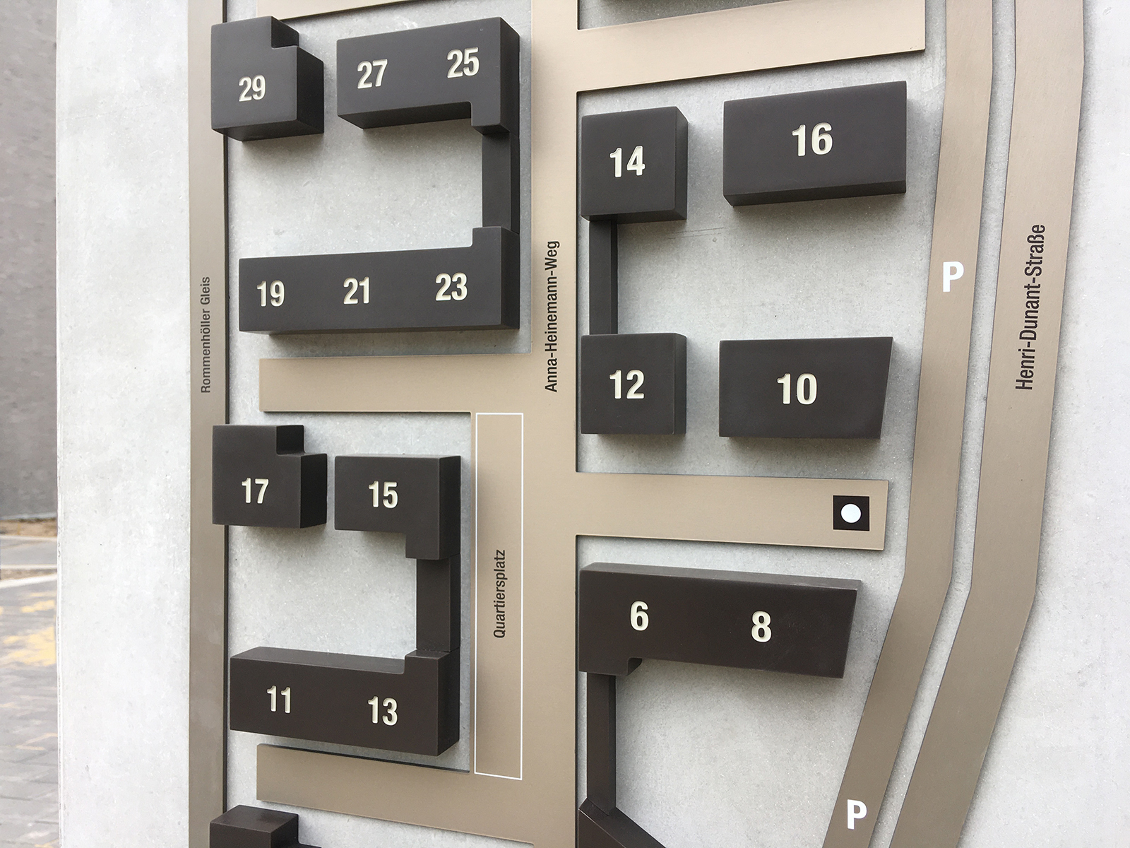 Parc-Dunant-Essen-Allemagne-stele-beton-sur-mesure