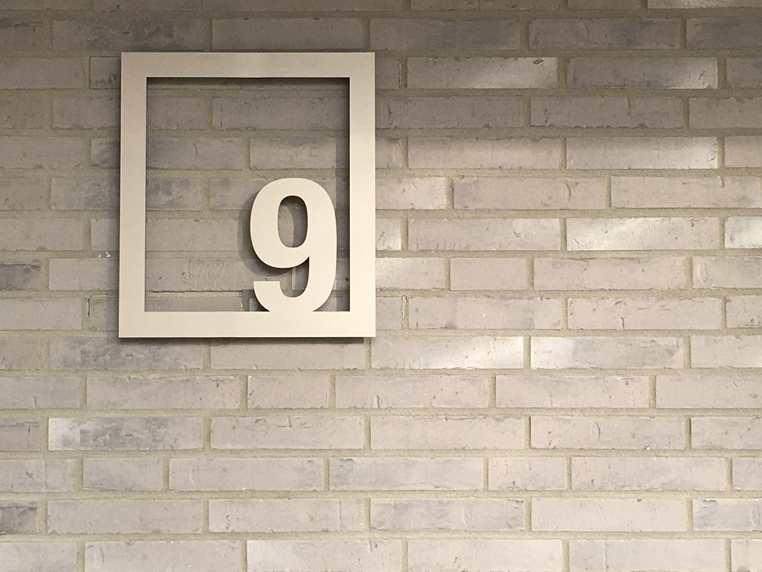 Parc-Dunant-Essen-signaletique-sur-mesure-aluminium-anodise