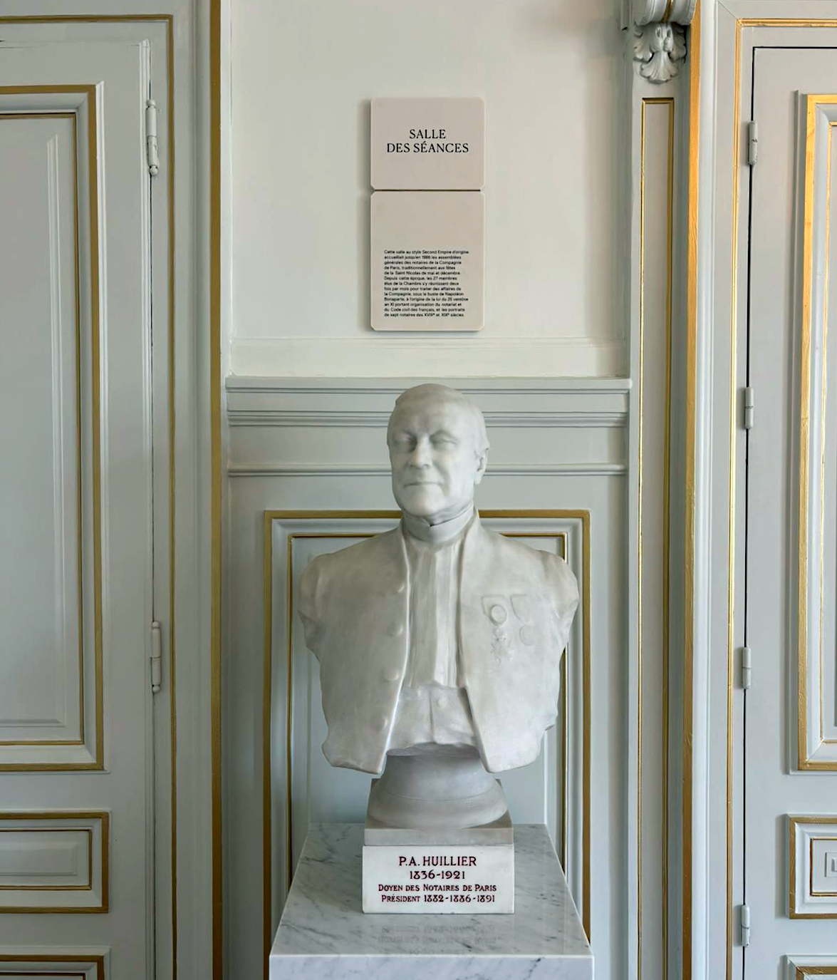 3-signalétique-sur-mesure-Chambre des notaires de Paris.webp