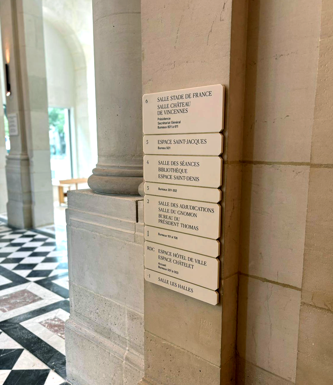 4-signalétique-sur-mesure-Chambre des notaires de Paris.webp