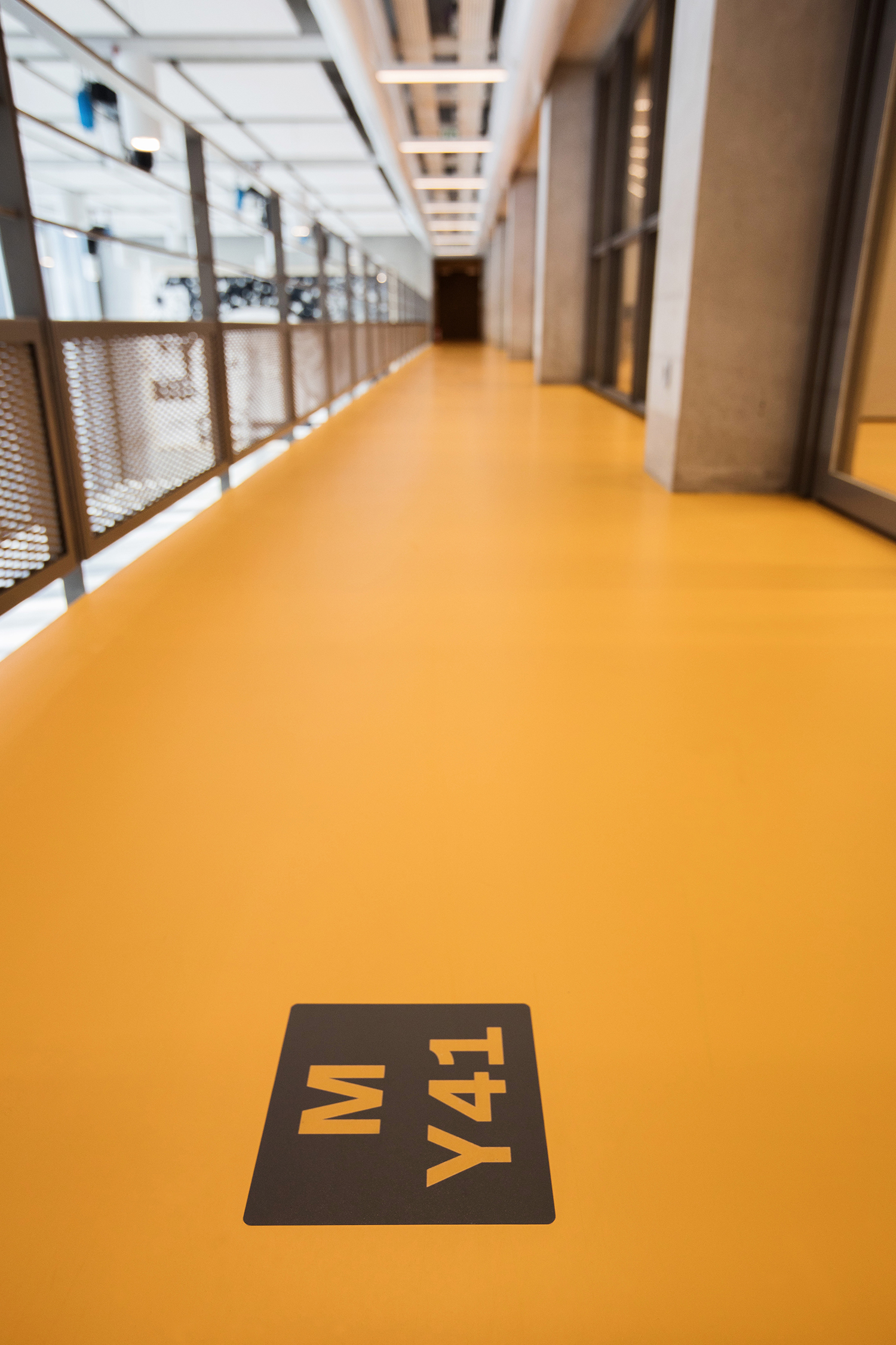 ENS-Paris-Saclay-signaletique-code-au-sol