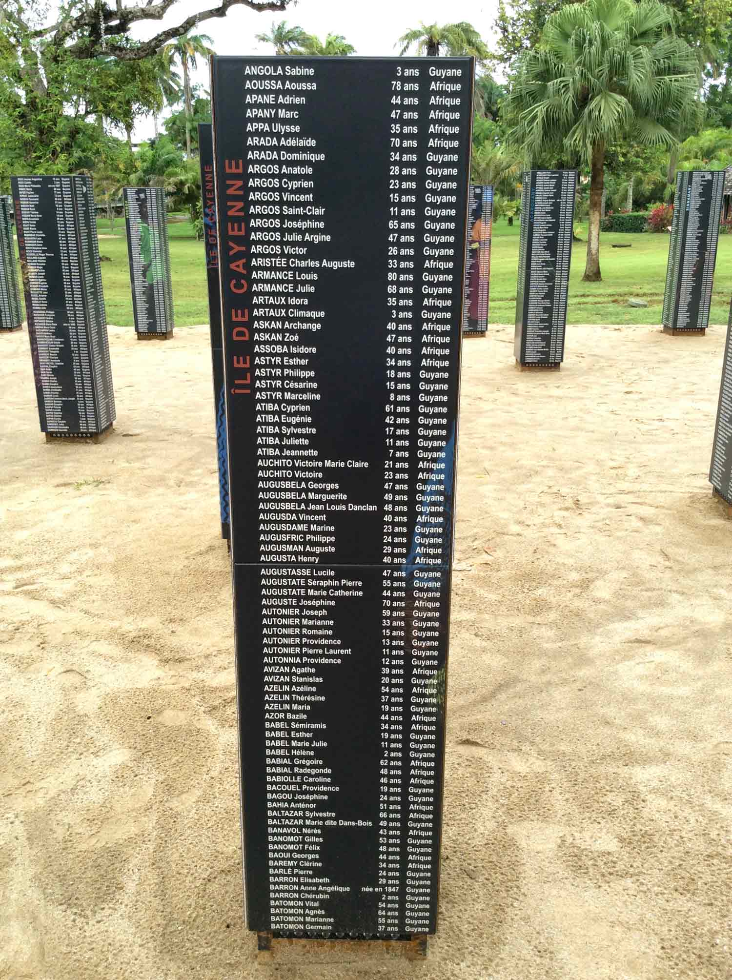 lave emaillee acier corten memorial totem
