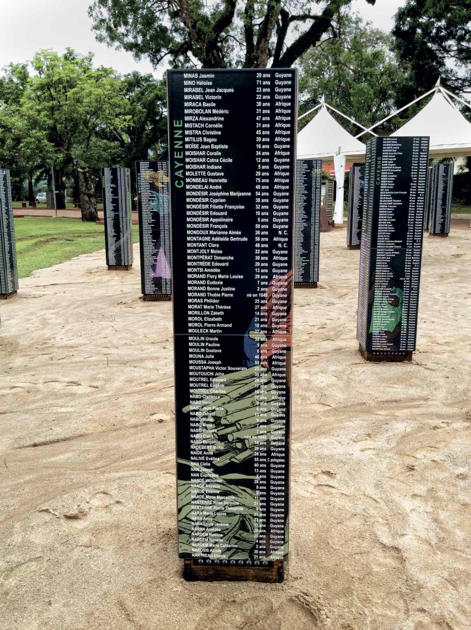 lave emaillee acier corten memorial totem