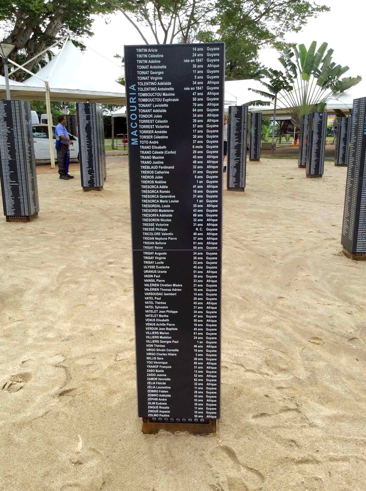 lave emaillee acier corten memorial totem