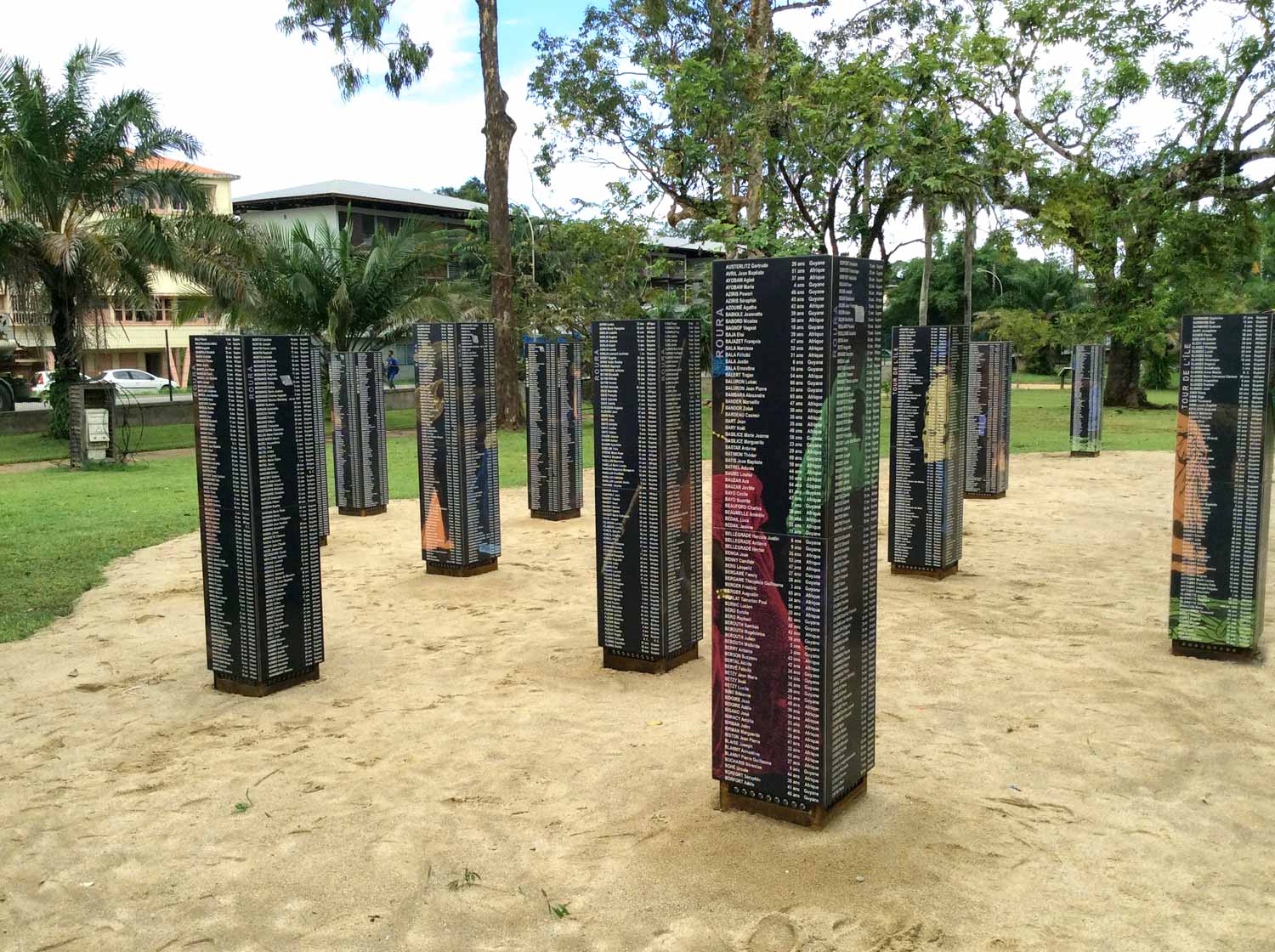 lave emaillee acier corten memorial totem