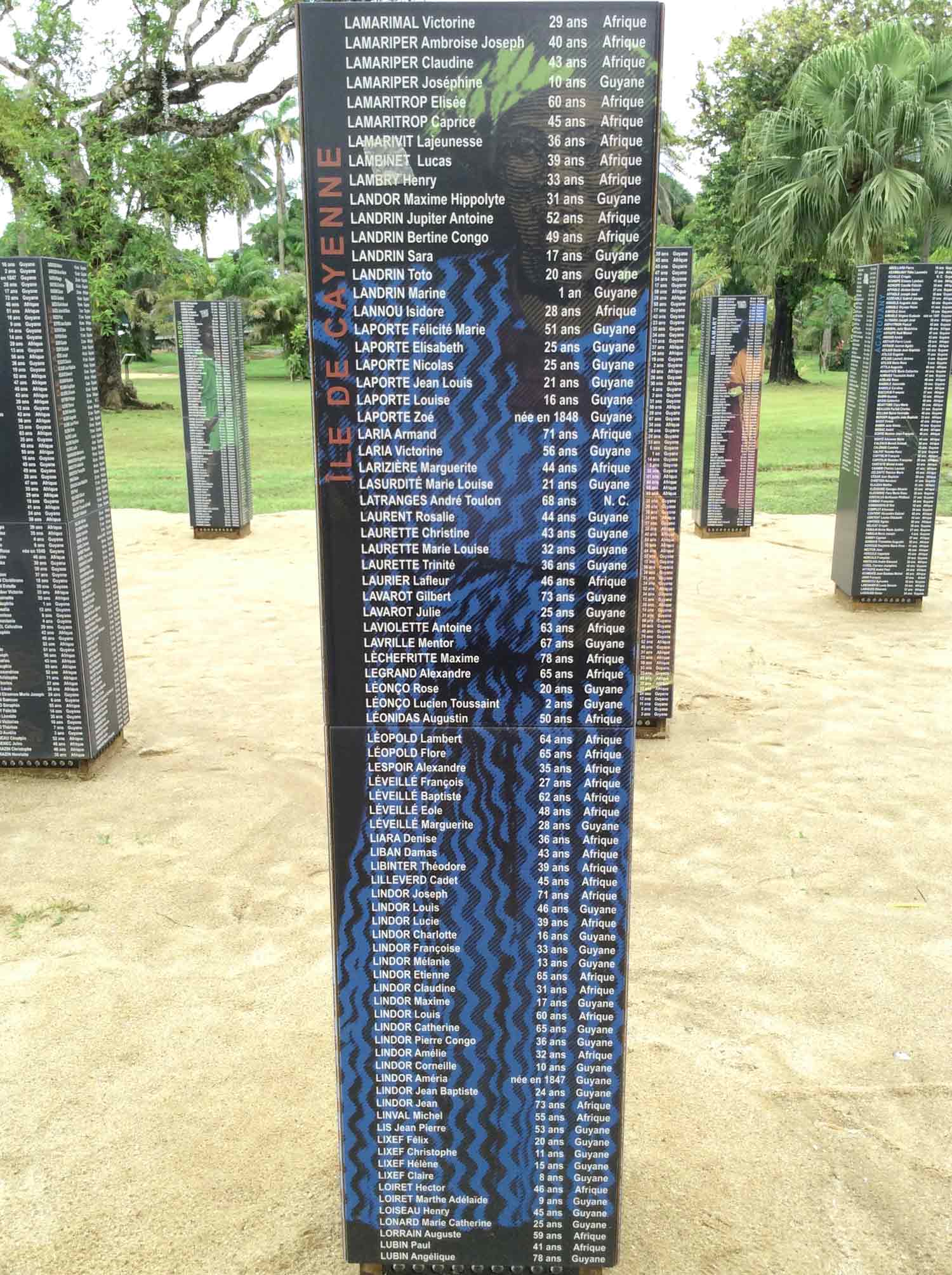 lave emaillee acier corten memorial totem