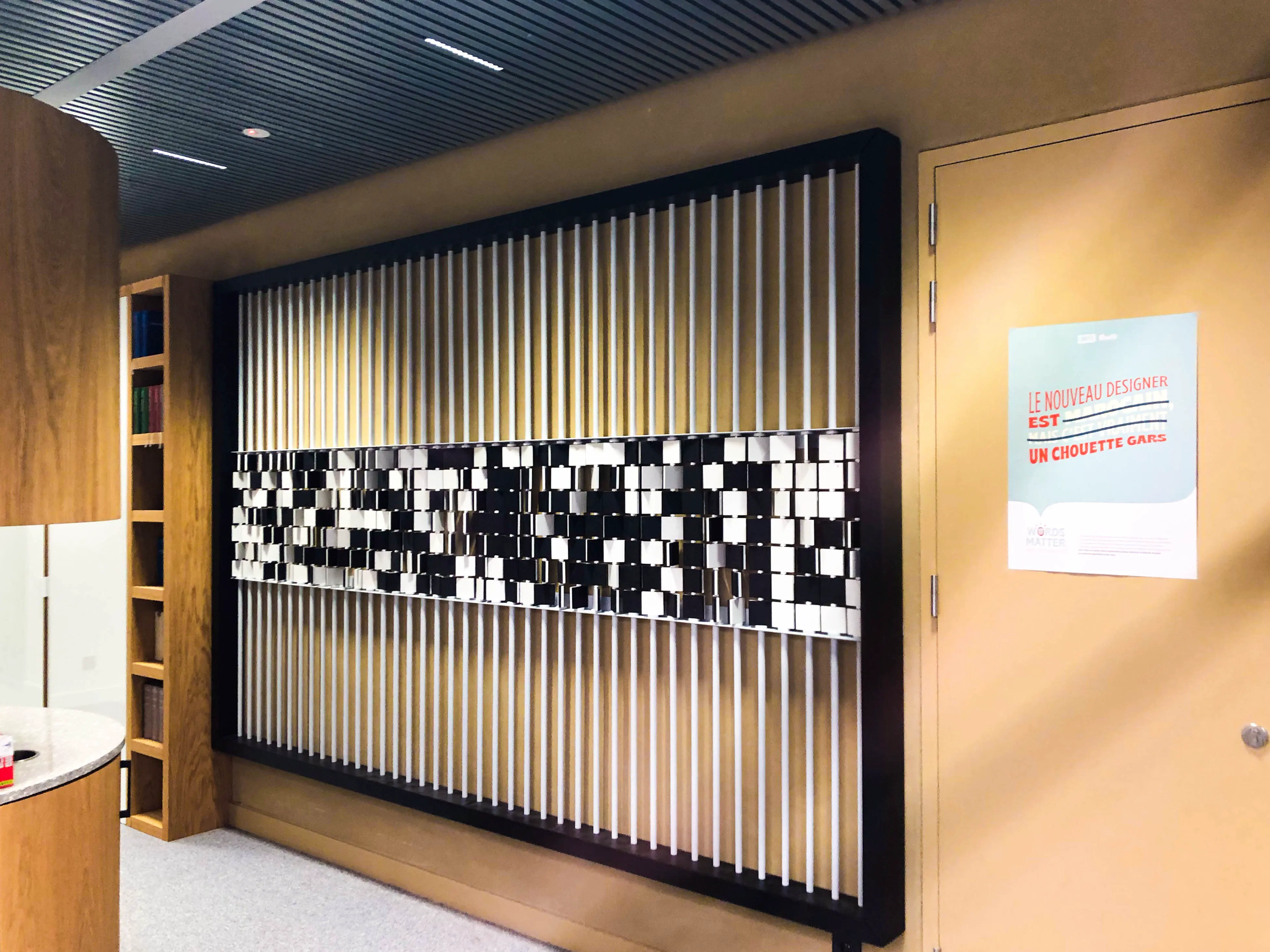 mur pixel - signalétique sur messure.webp