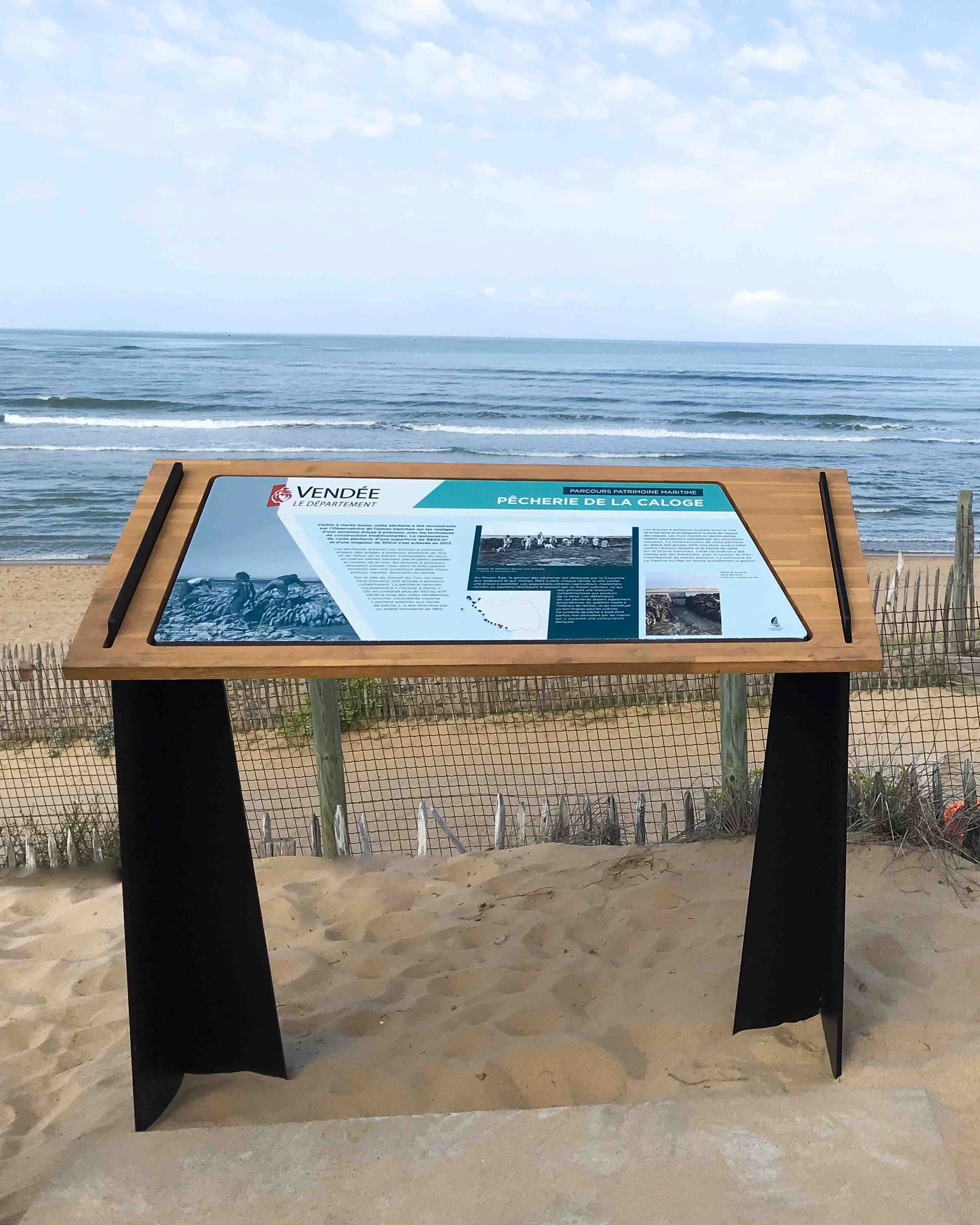 Orientierungstisch am Strand.jpg