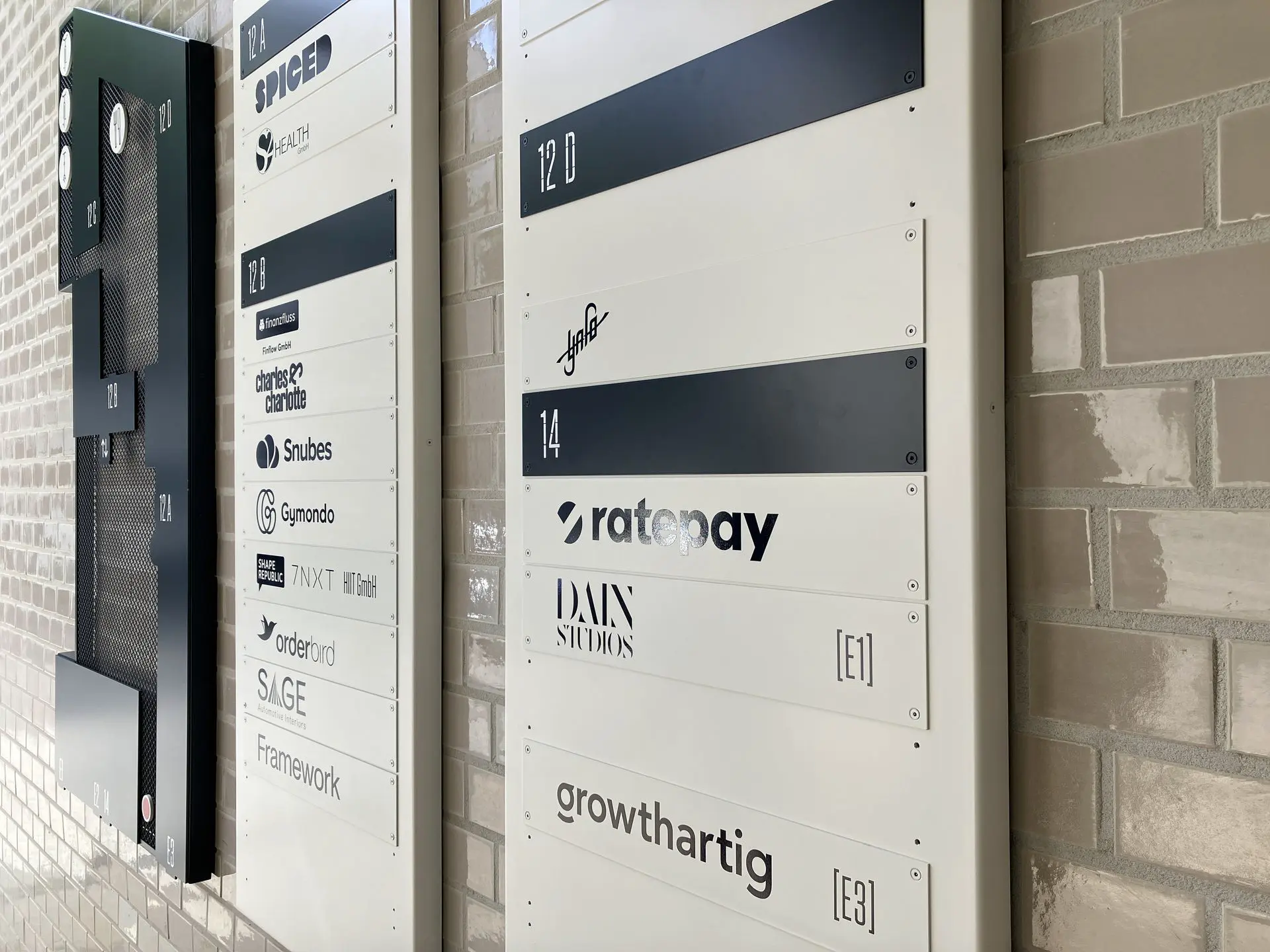 panneaux-en-aluminium -signaletique-sur-messure.webp