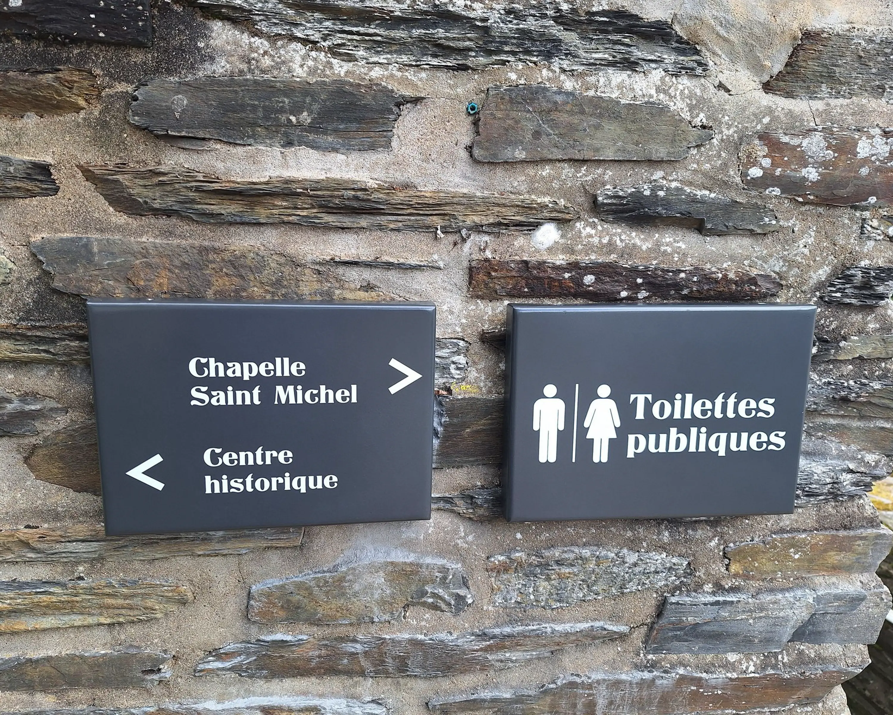 Plaque mural en aluminium.webp