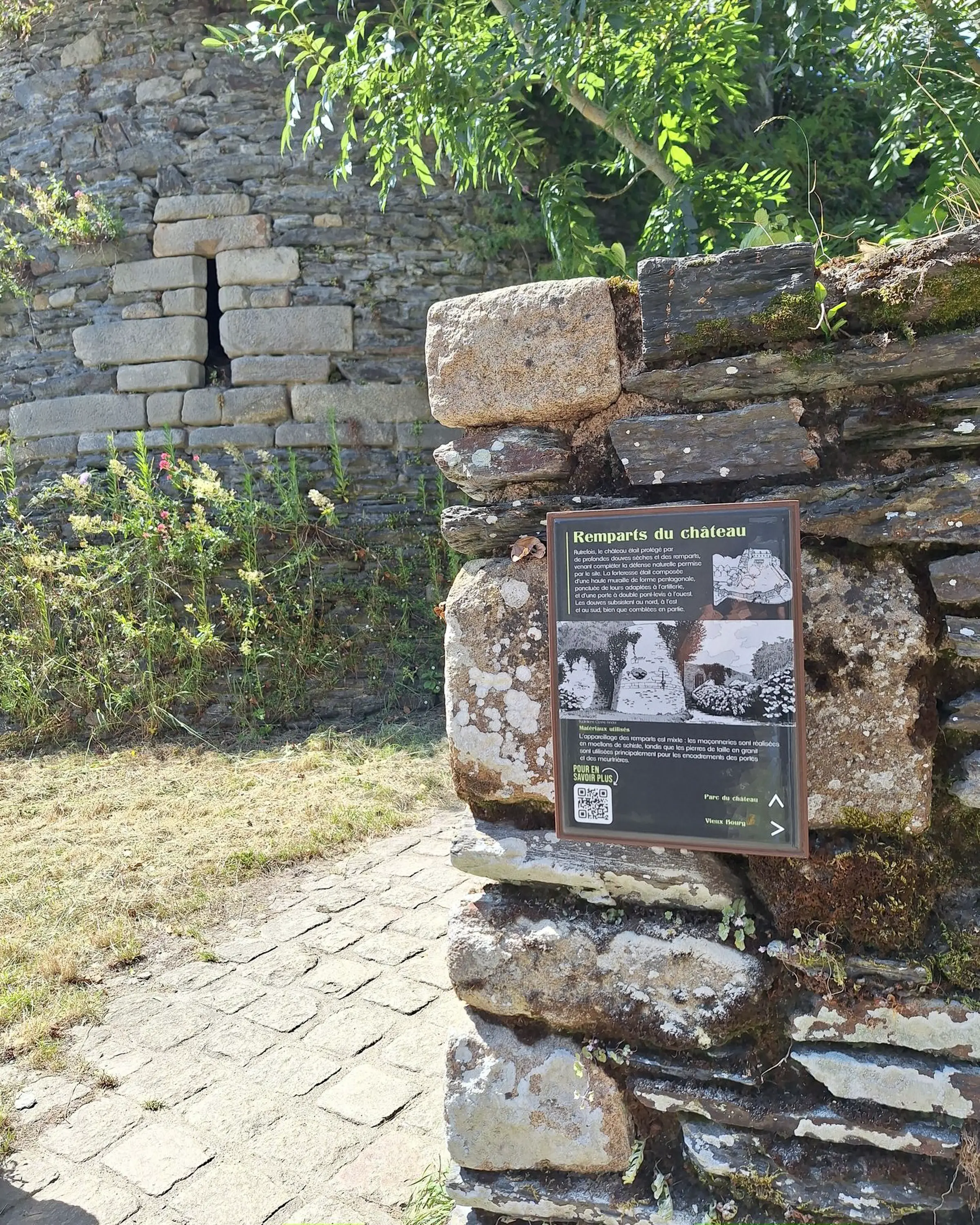 Plaque mural en lave.webp