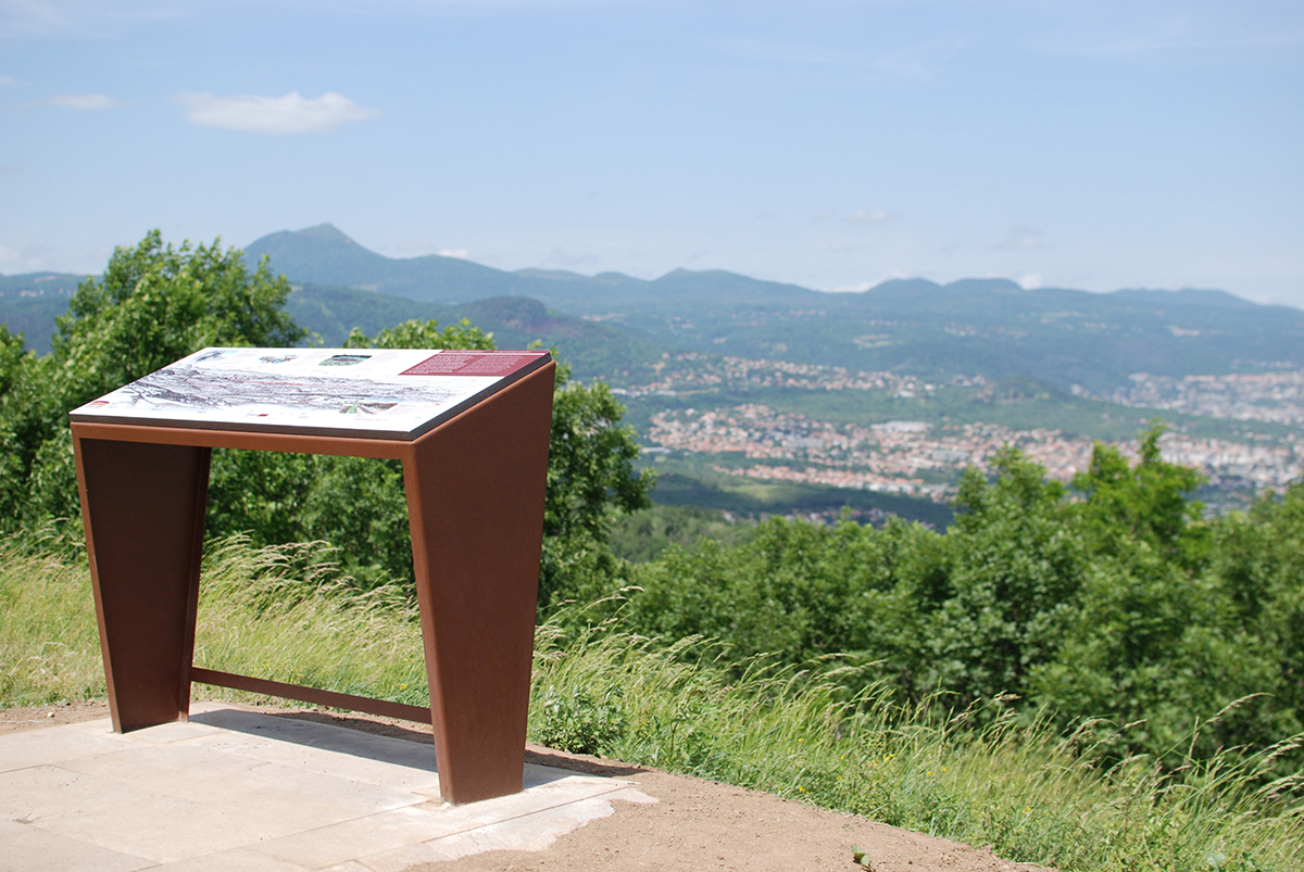 Plateau-de-Gergovie-signaletique-patrimoine
