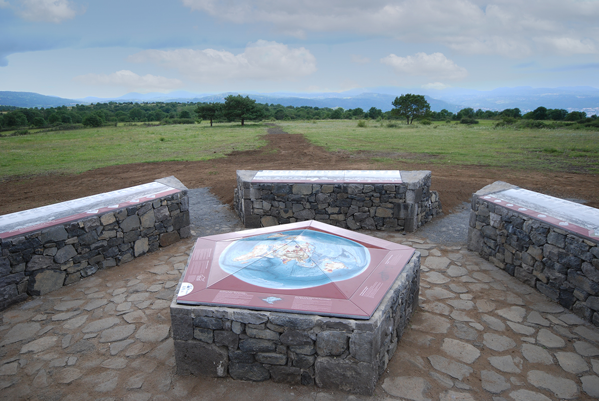 Plateau-de-Gergovie-signaletique-patrimoine