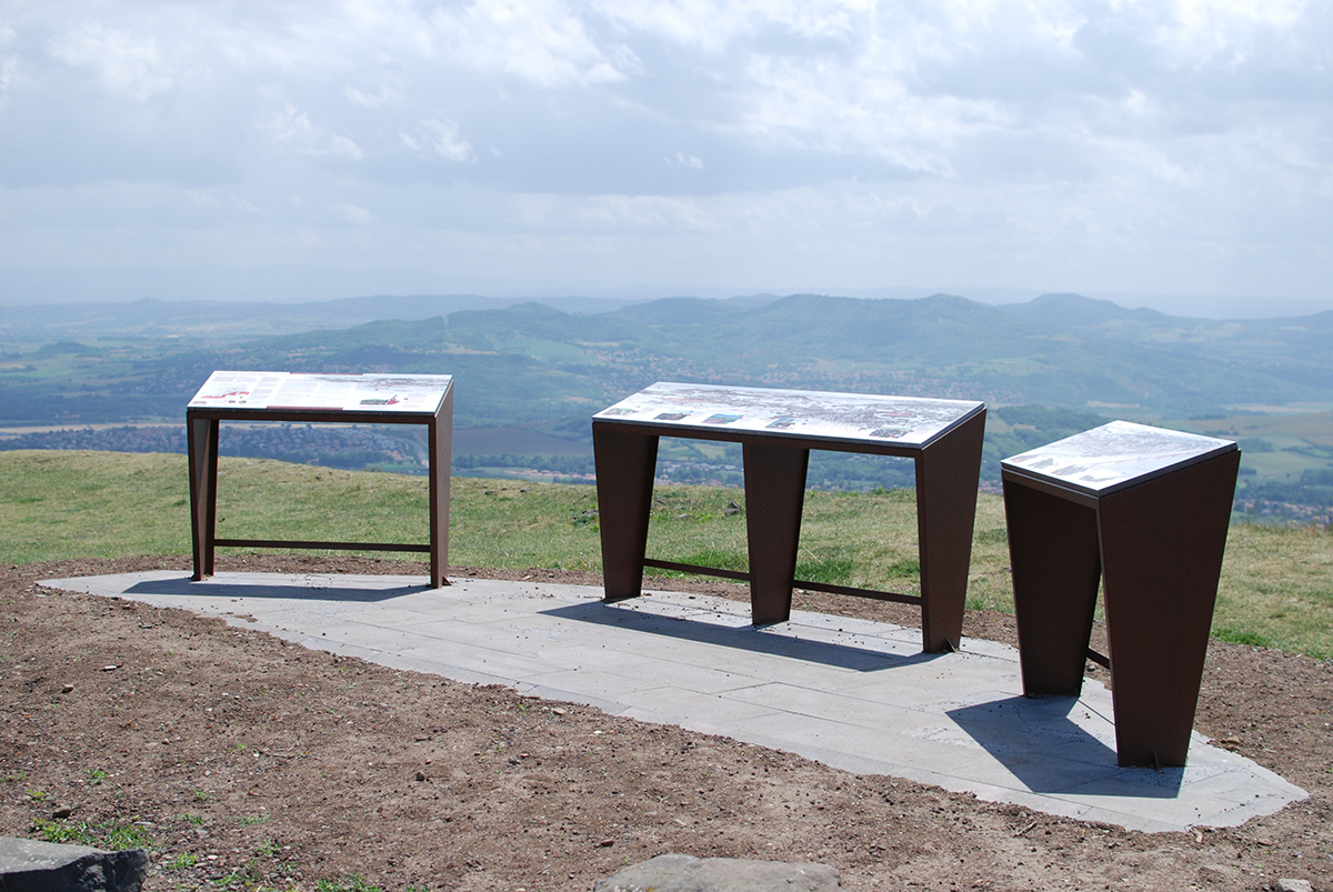 Plateau-de-Gergovie-signaletique-patrimoine