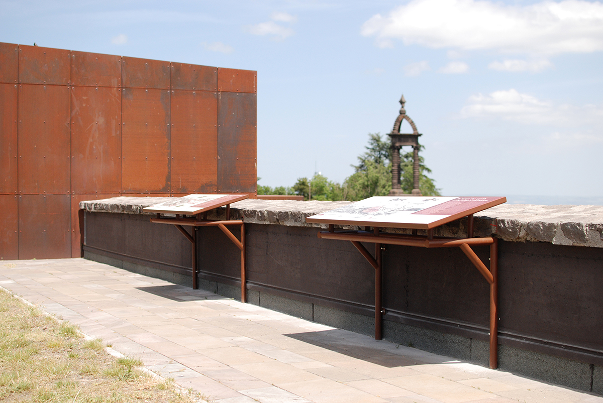 Plateau-de-Gergovie-signaletique-patrimoine