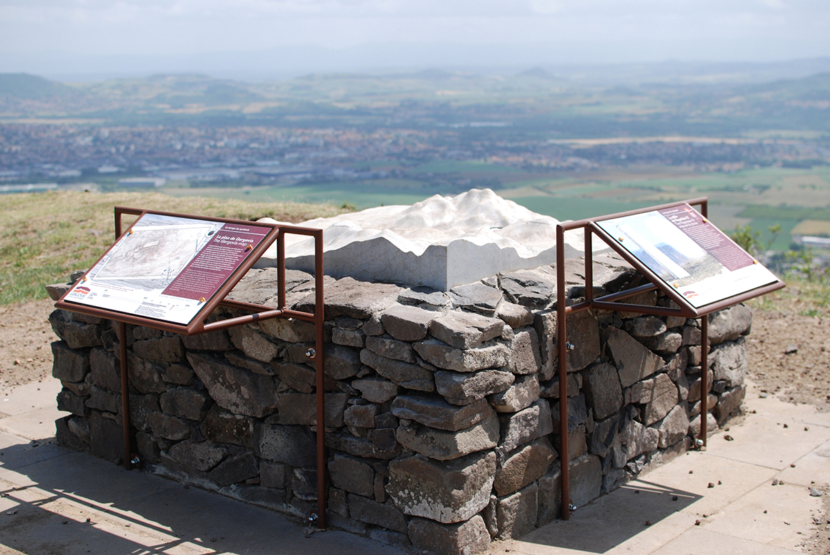 Plateau-de-Gergovie-signaletique-patrimoine