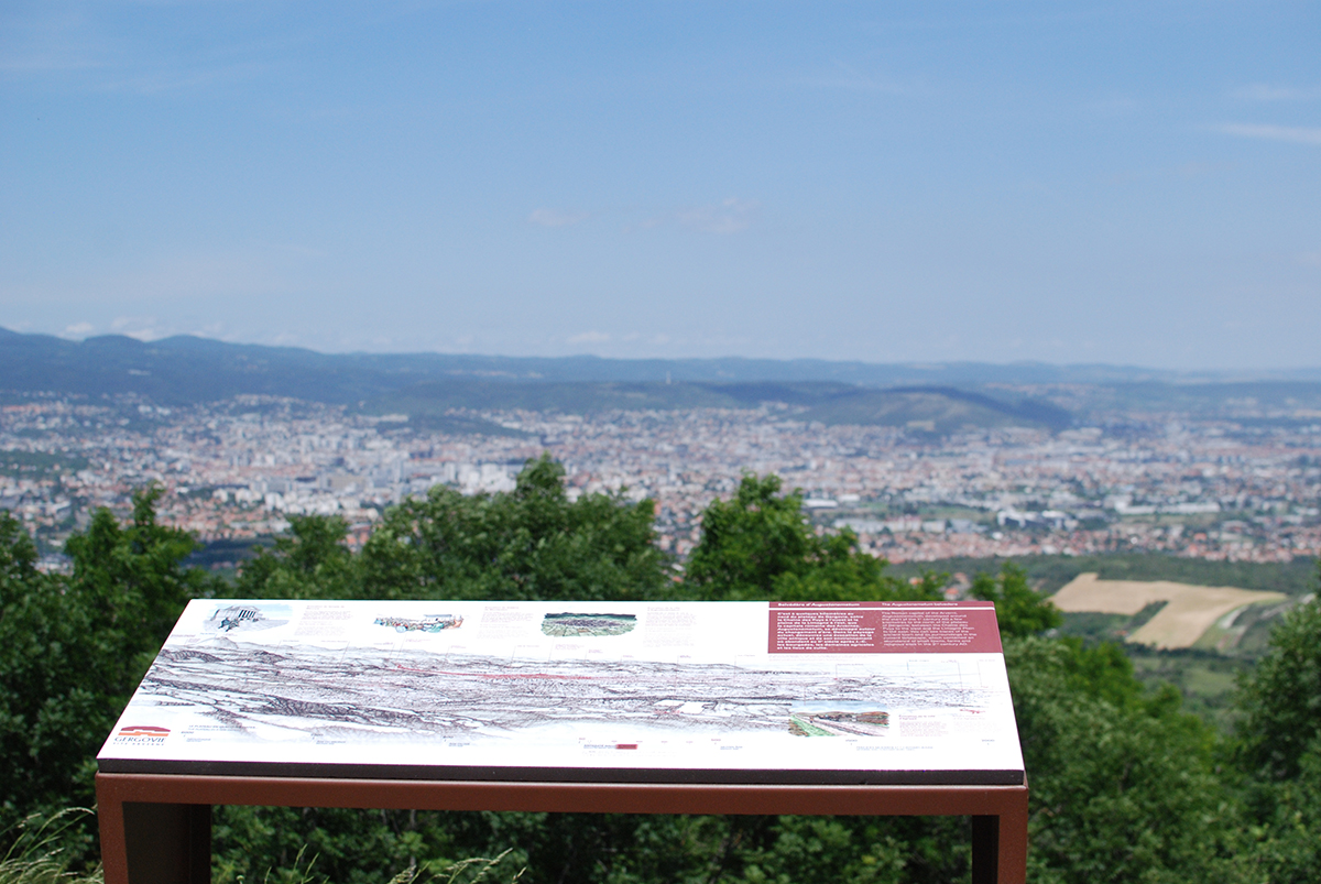 Plateau-de-Gergovie-signaletique-patrimoine