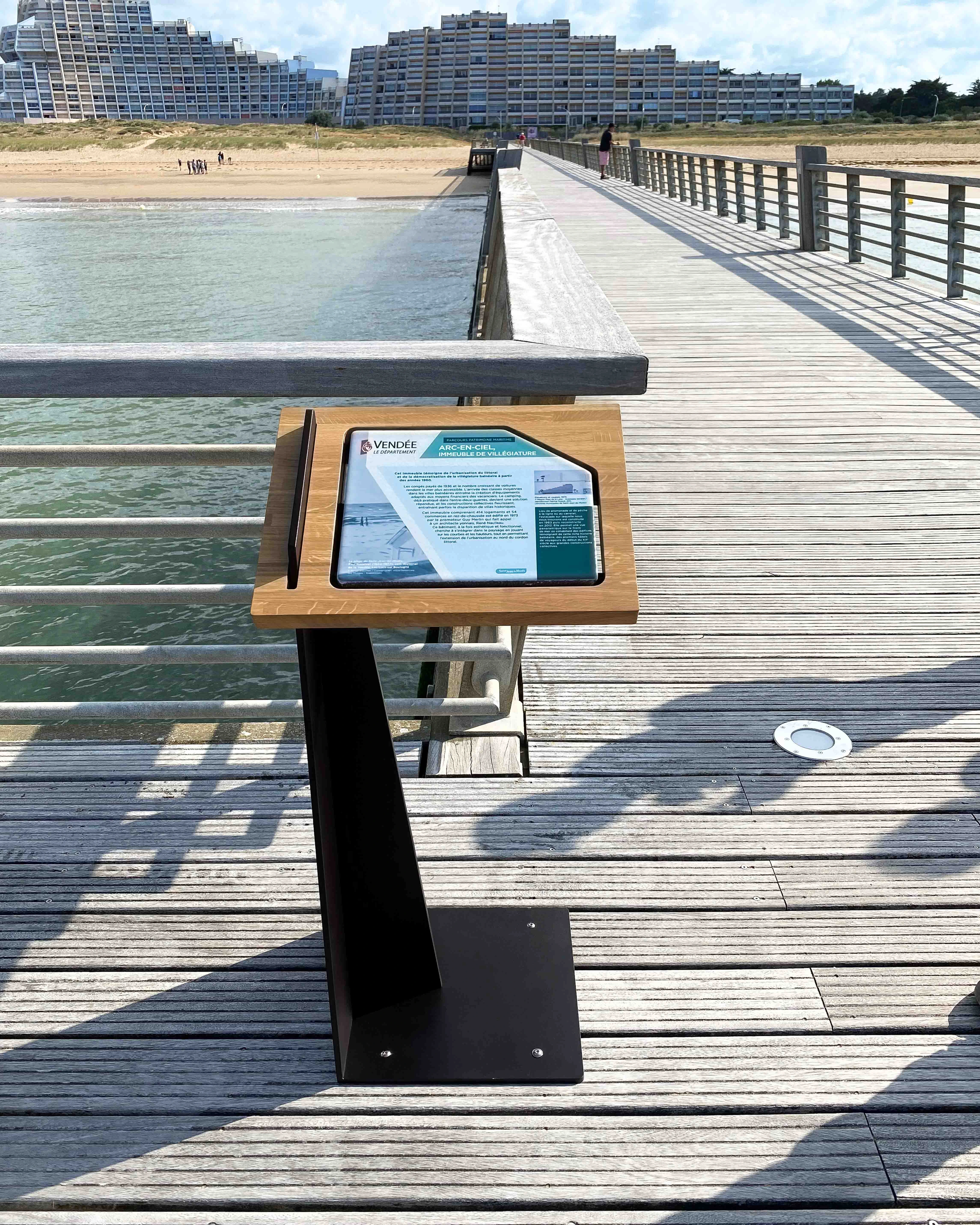 Pupitre bord de mer.webp