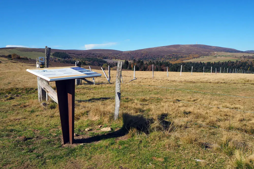 pupitre en acier corten pour un parcours du patrimoine