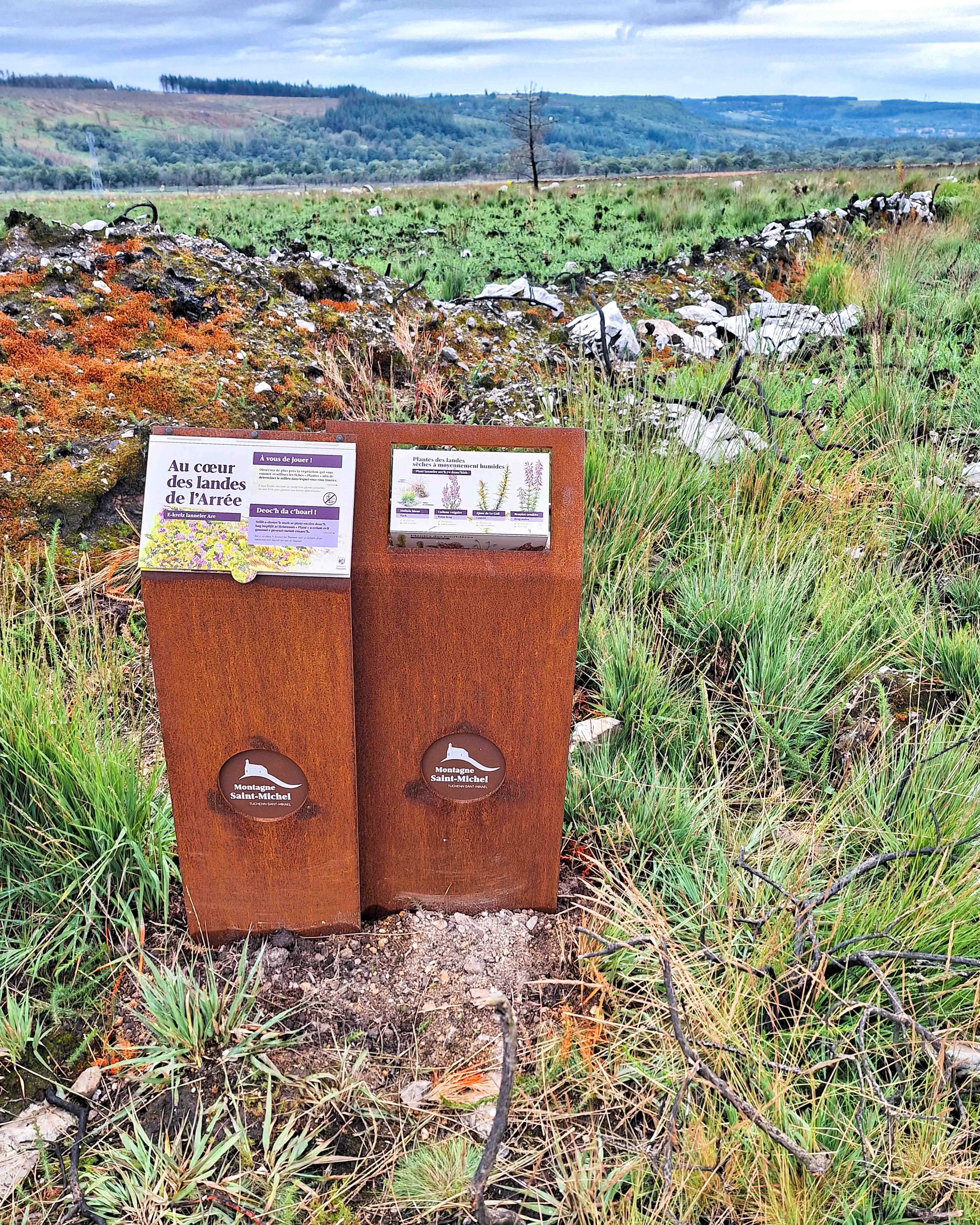 pupitre en acier corten signalétique du patrimoine.webp