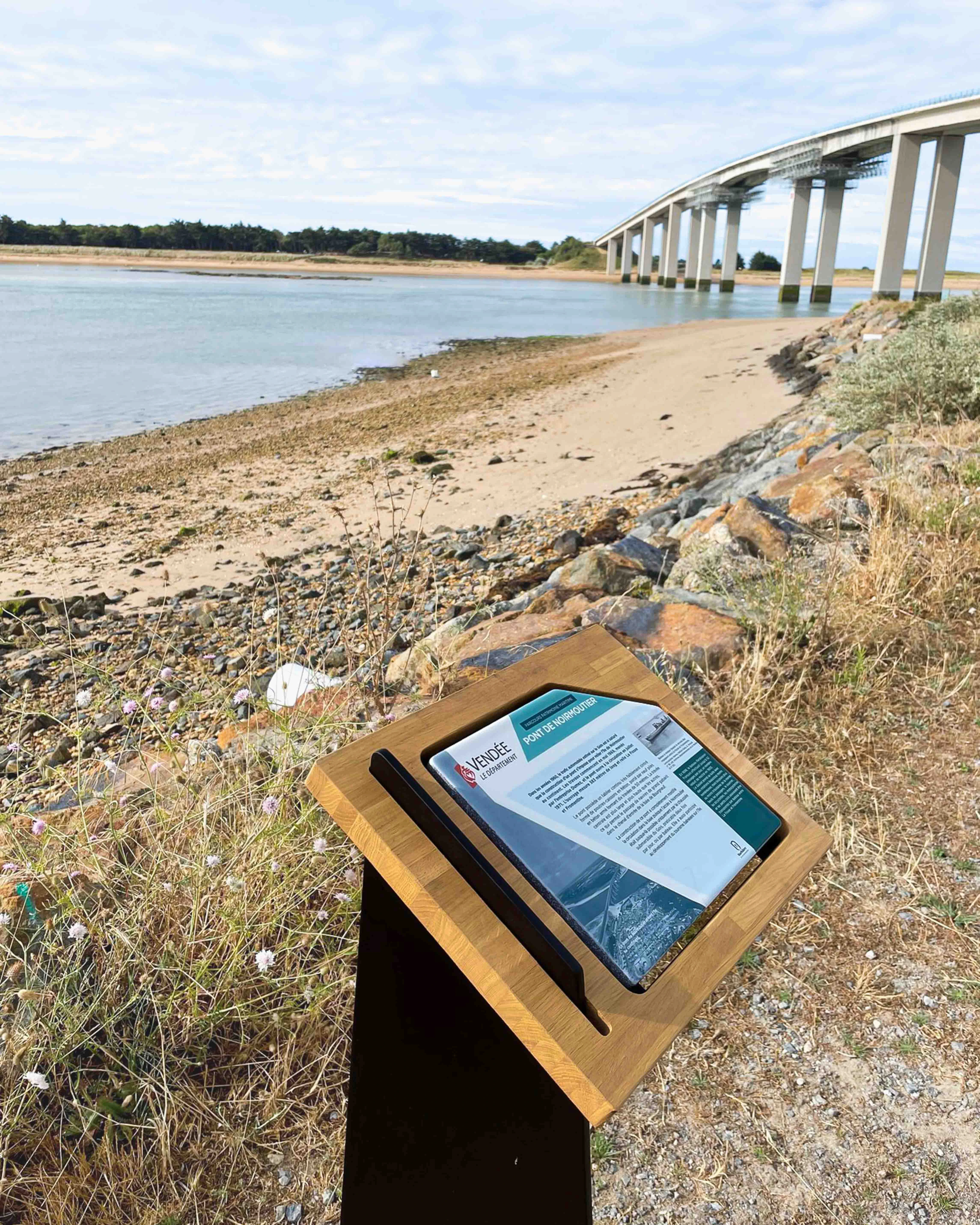 Pupitre lave émaillée.webp