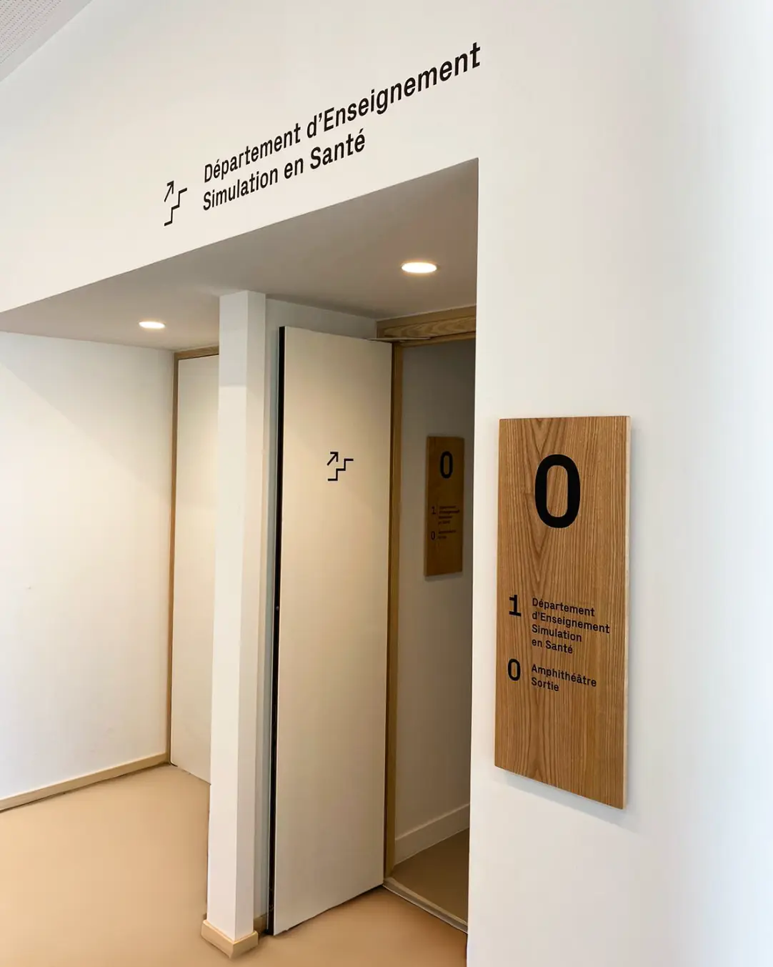 Signalétique en bois.webp