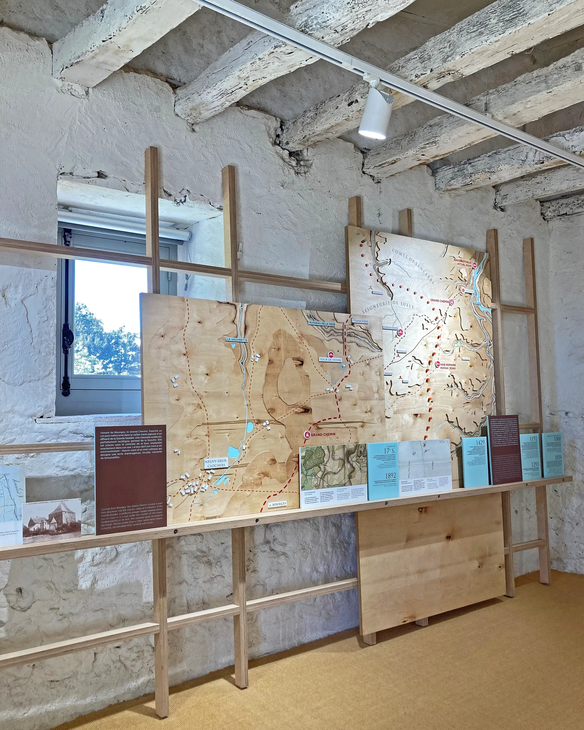 Signalétique intérieur - Carte en bois 1.webp