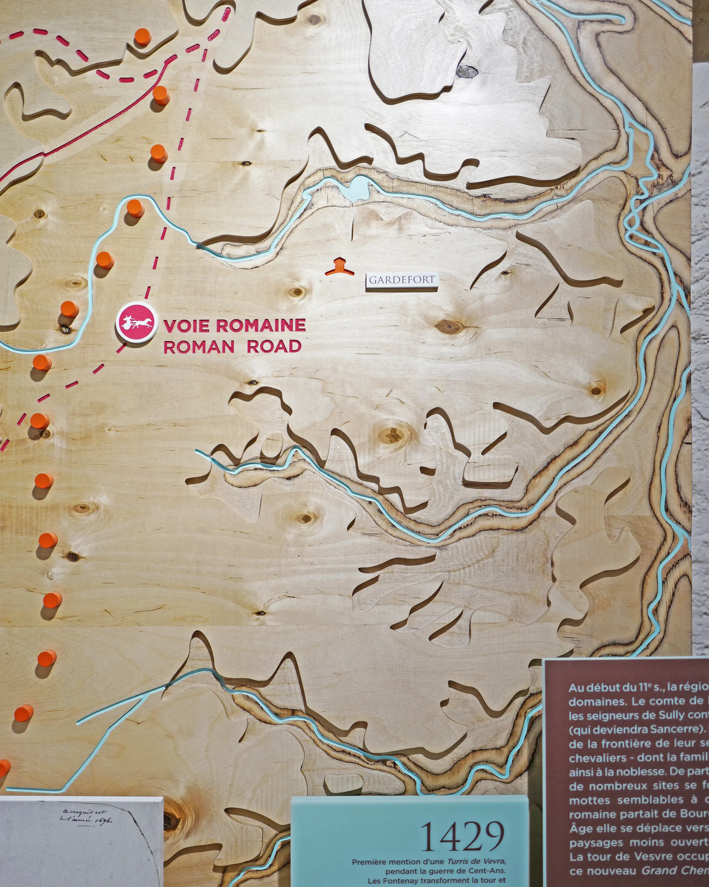 Signalétique intérieur - Carte en bois 3.webp