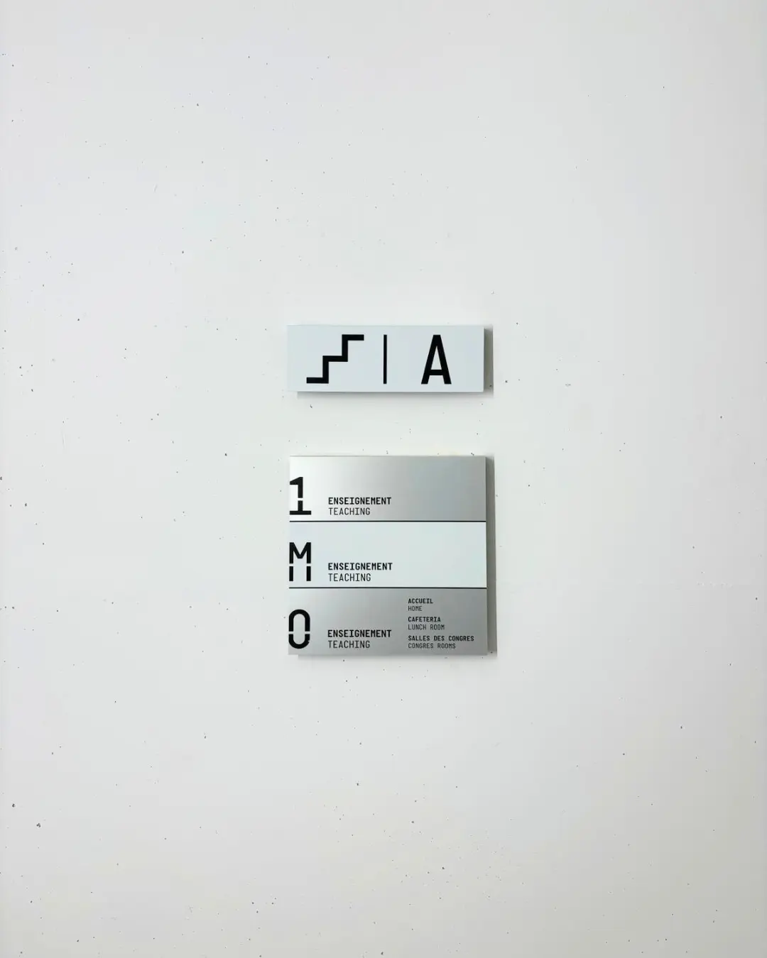 Signalétique intérieur panneaux en bois 3.webp