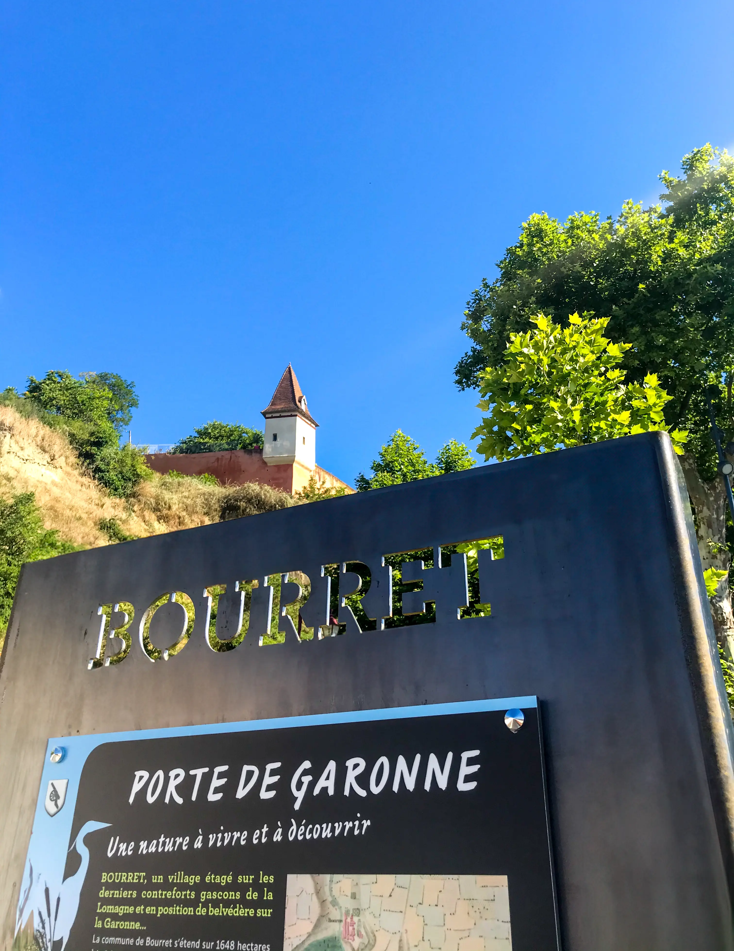 Signalétique jalonnement en bois 1.webp