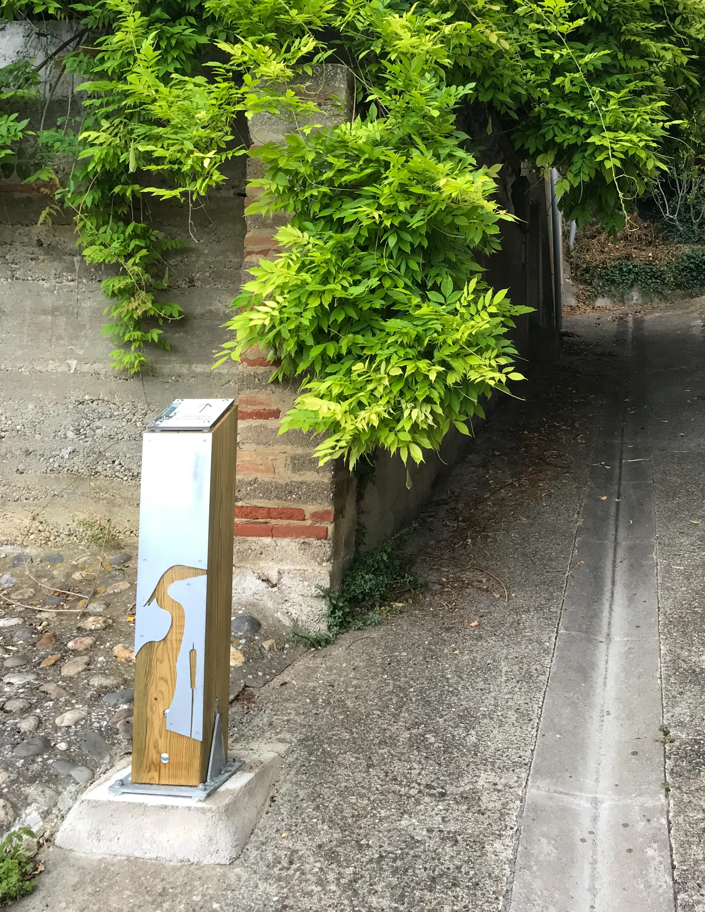 Signalétique jalonnement en bois 10.webp