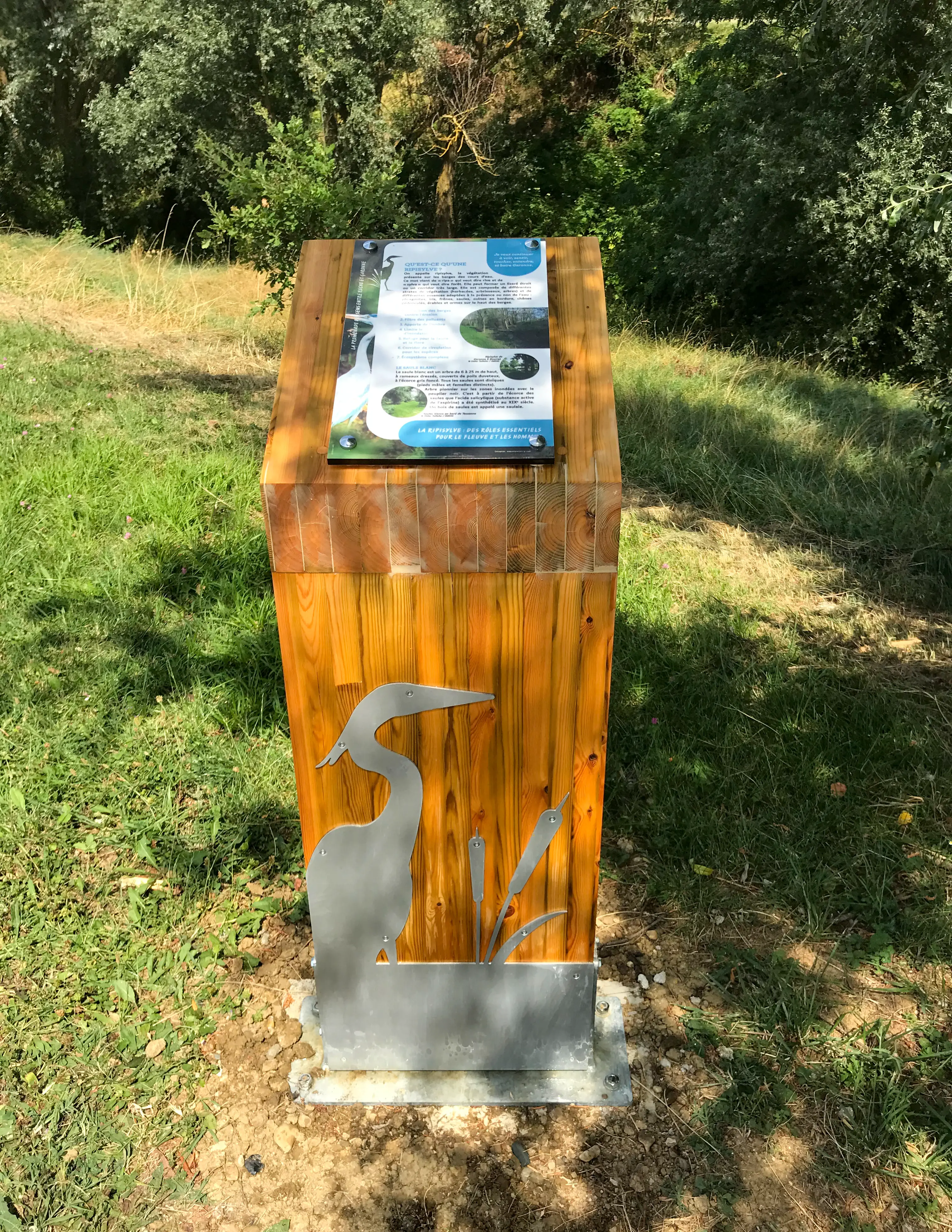 Signalétique jalonnement en bois 12.webp