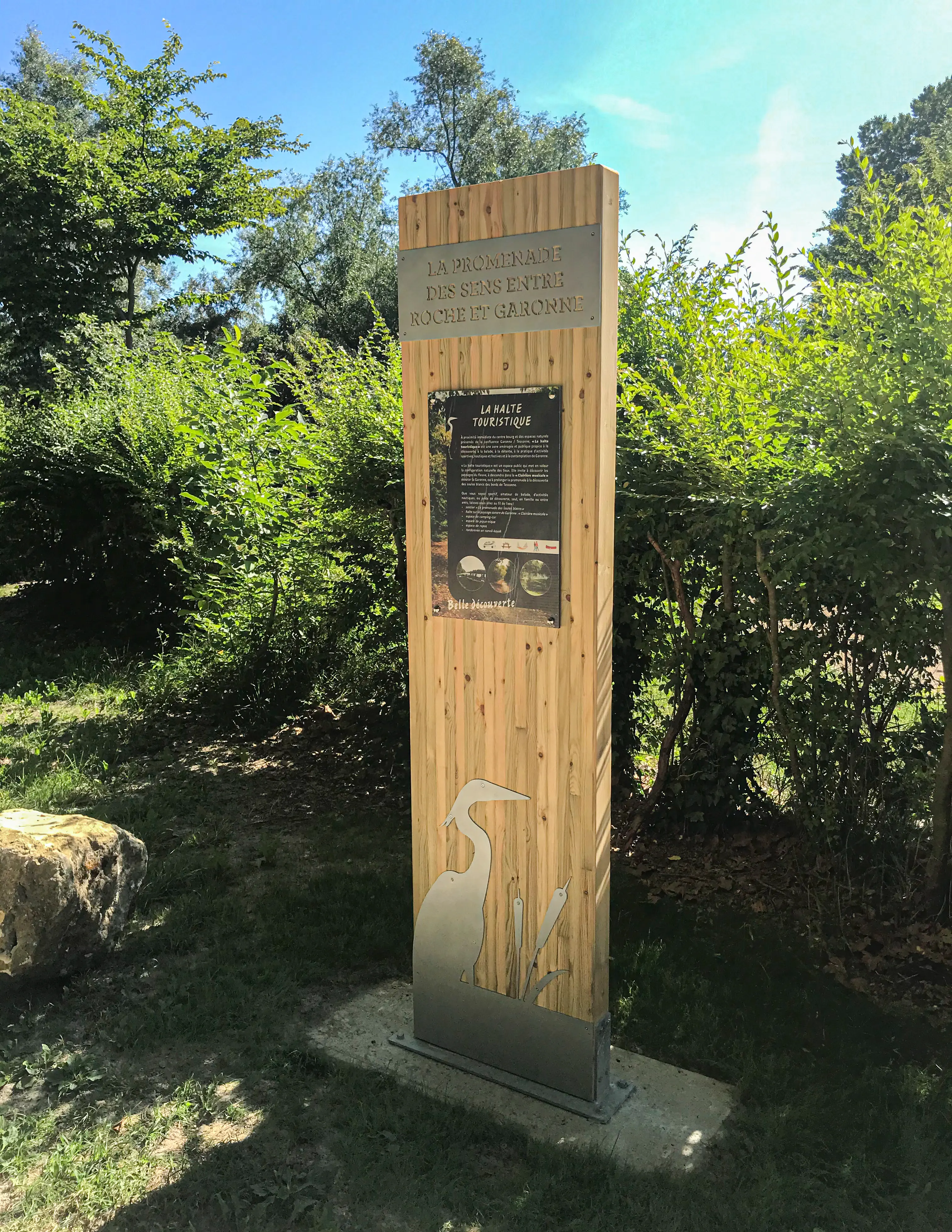 Signalétique jalonnement en bois 3.webp