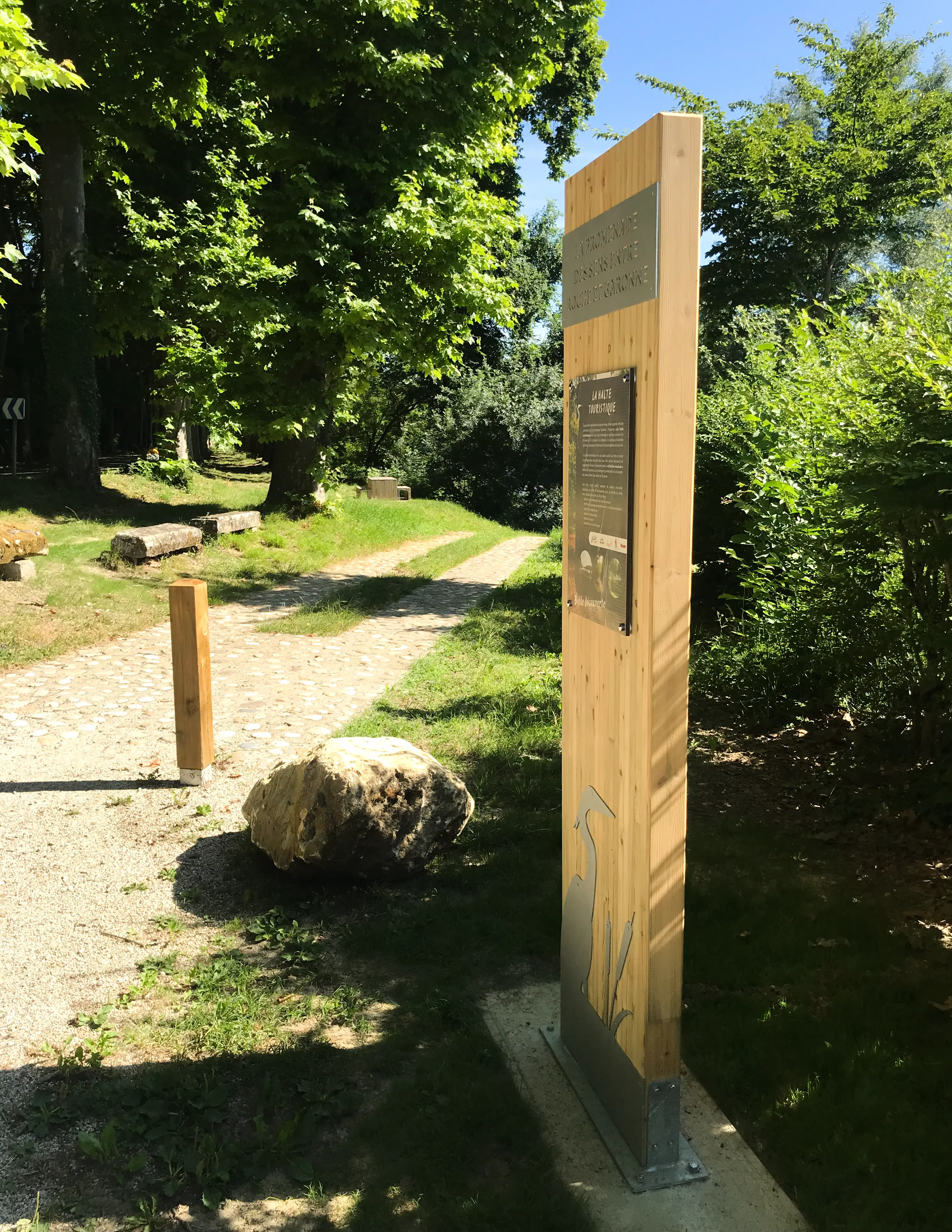 Signalétique jalonnement en bois 4.webp