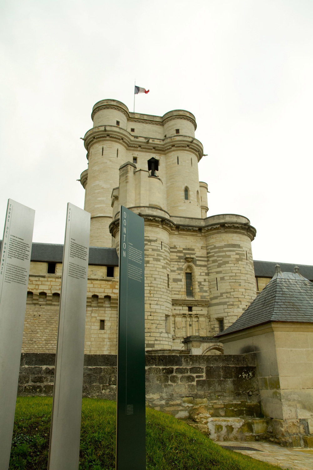 signaletique_patrimoniale_touristique_totems_musee_inox.3