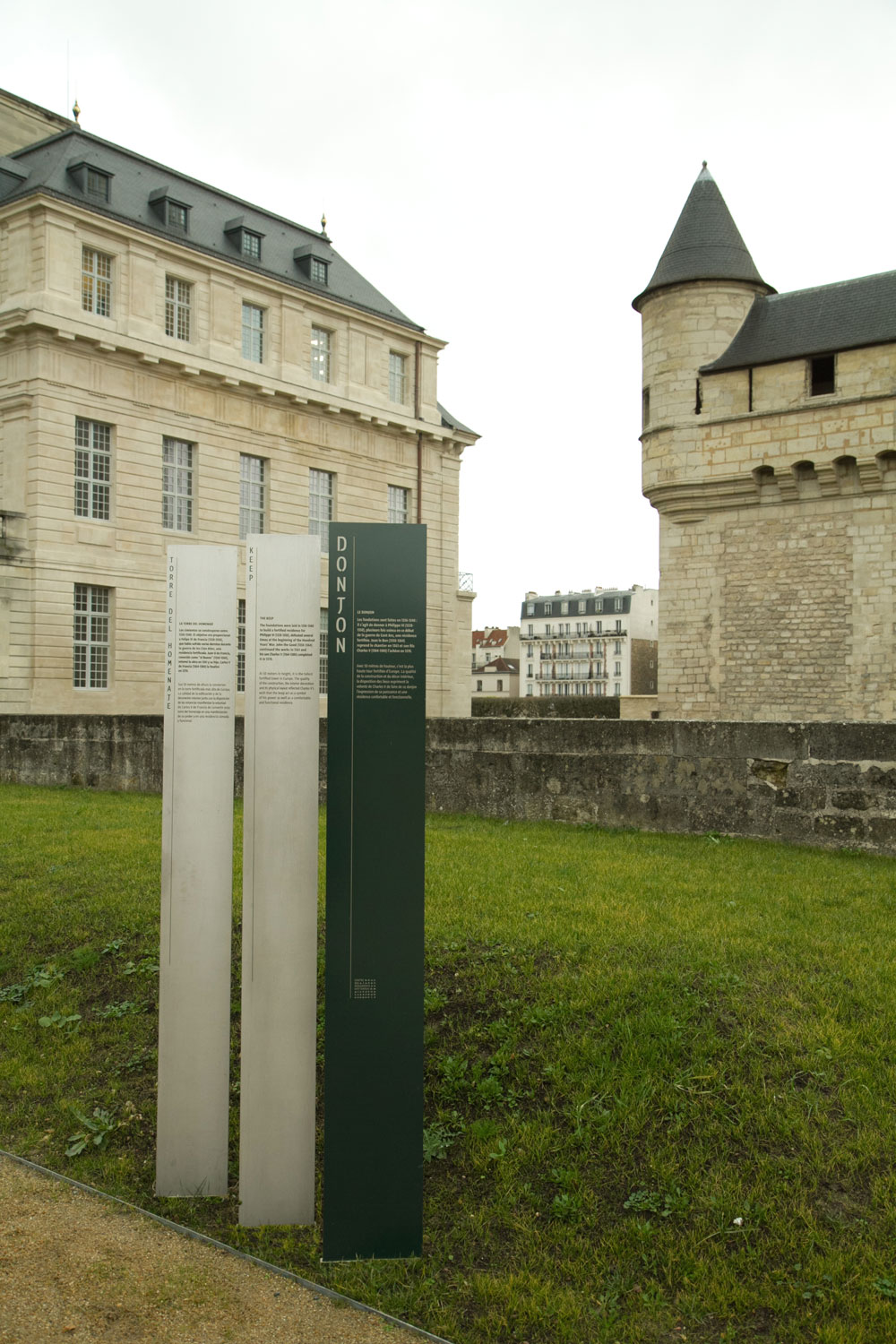 signaletique_patrimoniale_touristique_totems_musee_inox.3