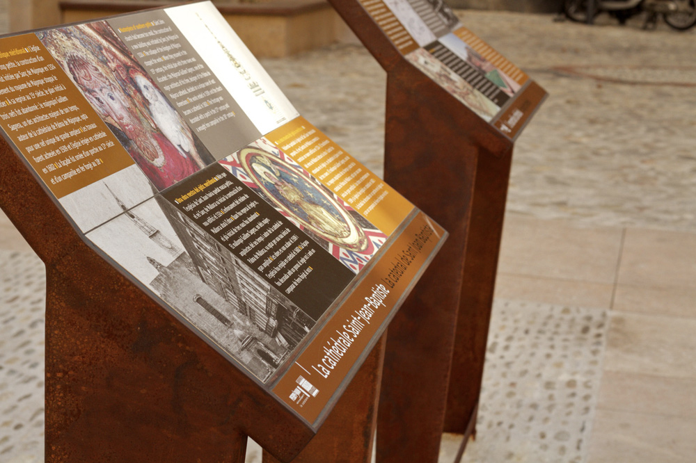 signletique_patrimoine_acier_corten_gres_emaillee_tourisme