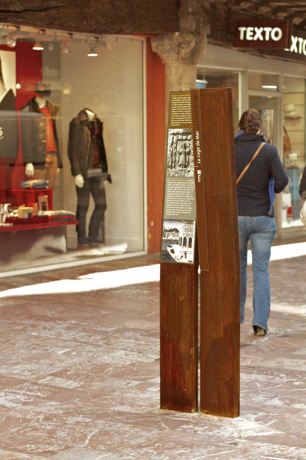 signletique_patrimoine_acier_corten_gres_emaillee_tourisme