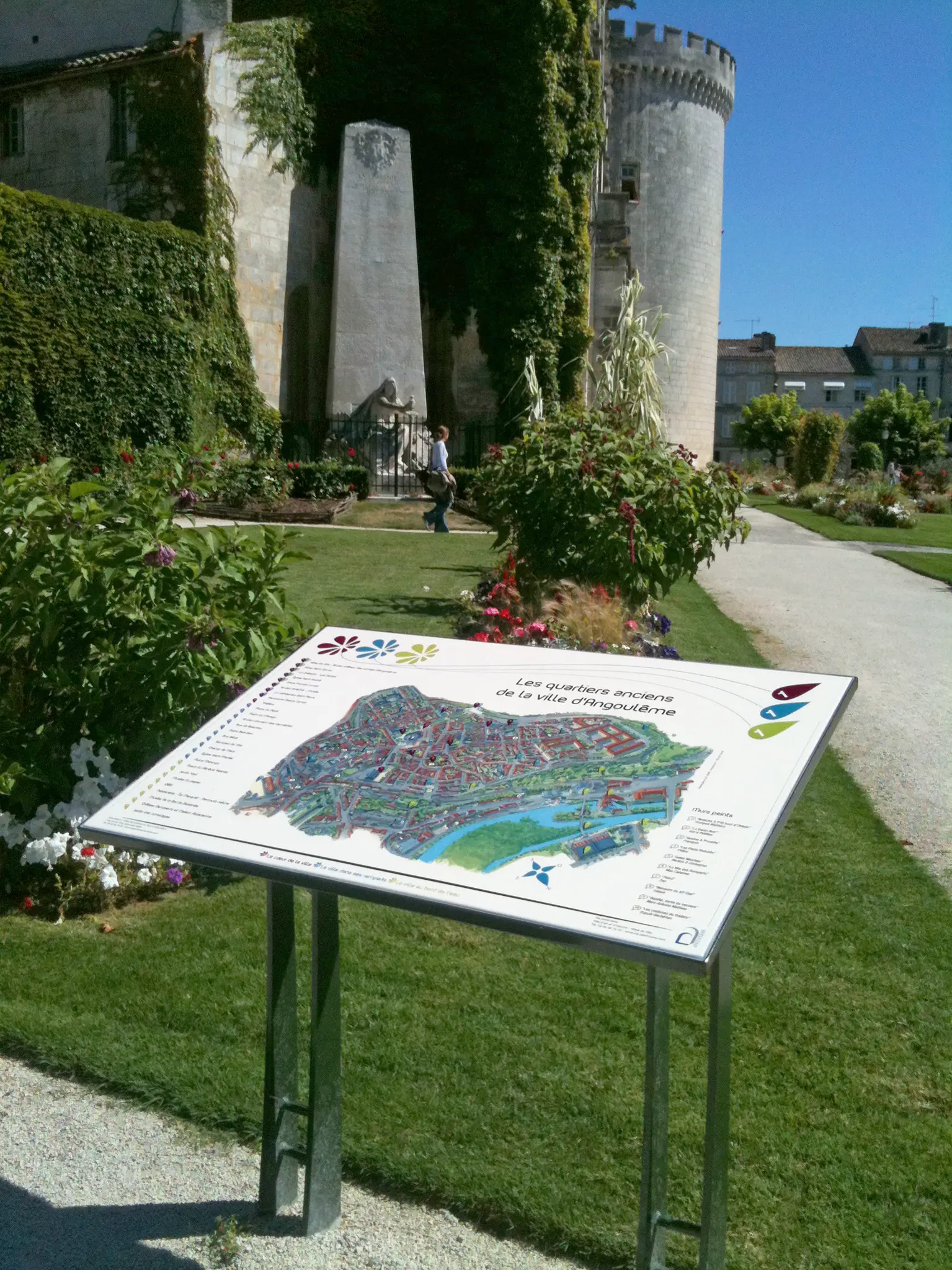 Table de lecture lave émaillée.webp