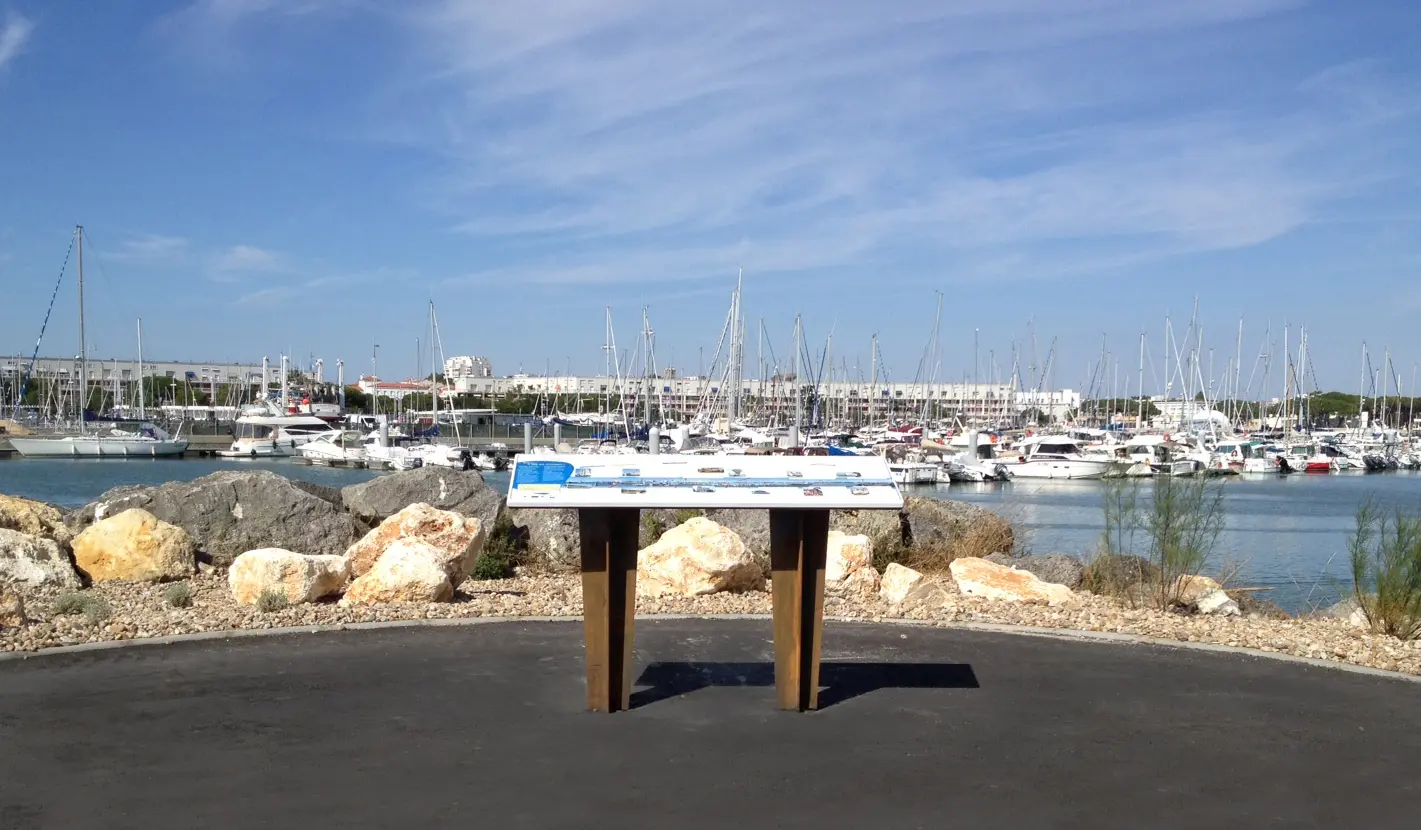 Table de lecture royan.webp