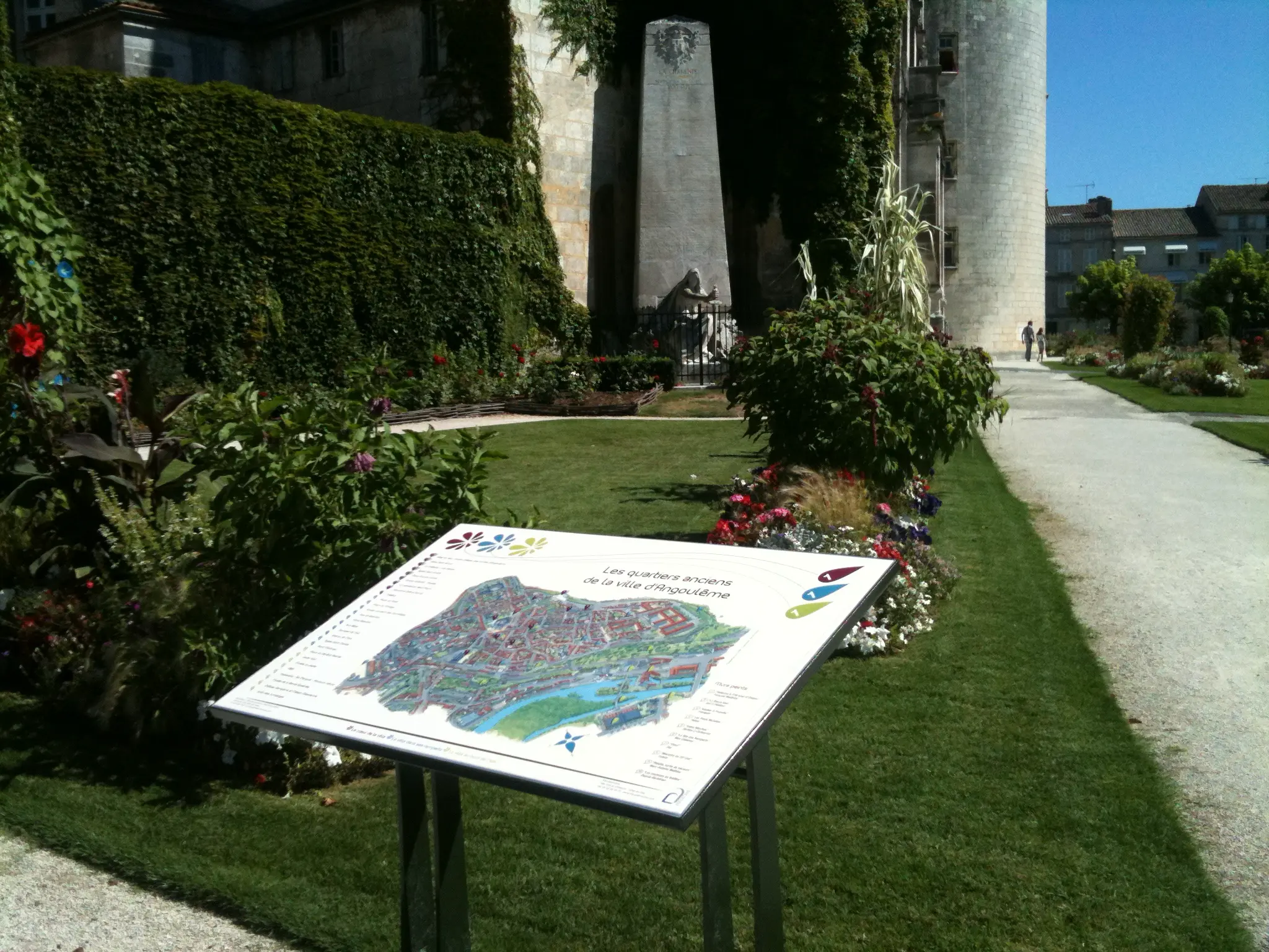 table de lecture - signalétique patrimoine.webp