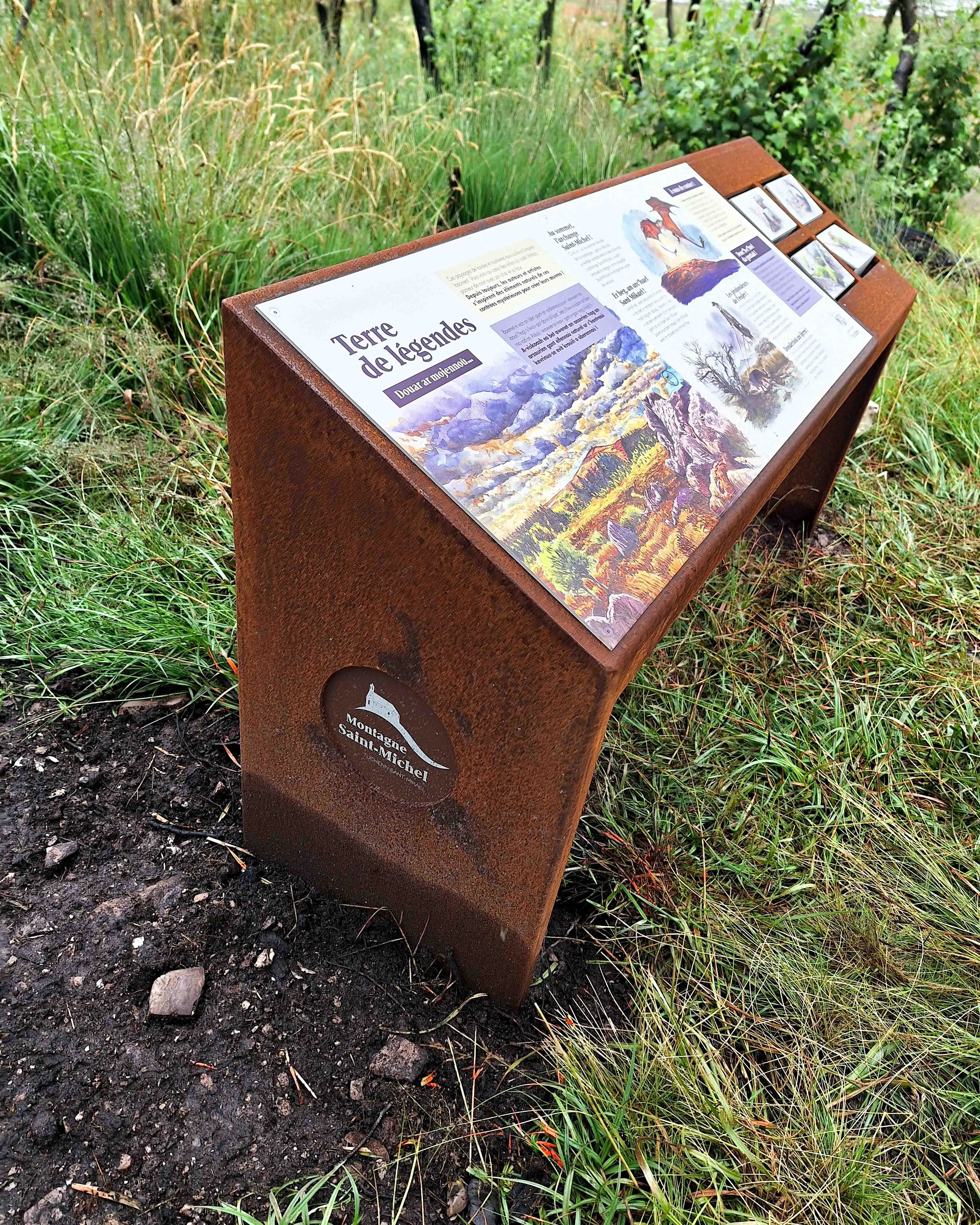 table de lecture sur messure en acier corten.webp