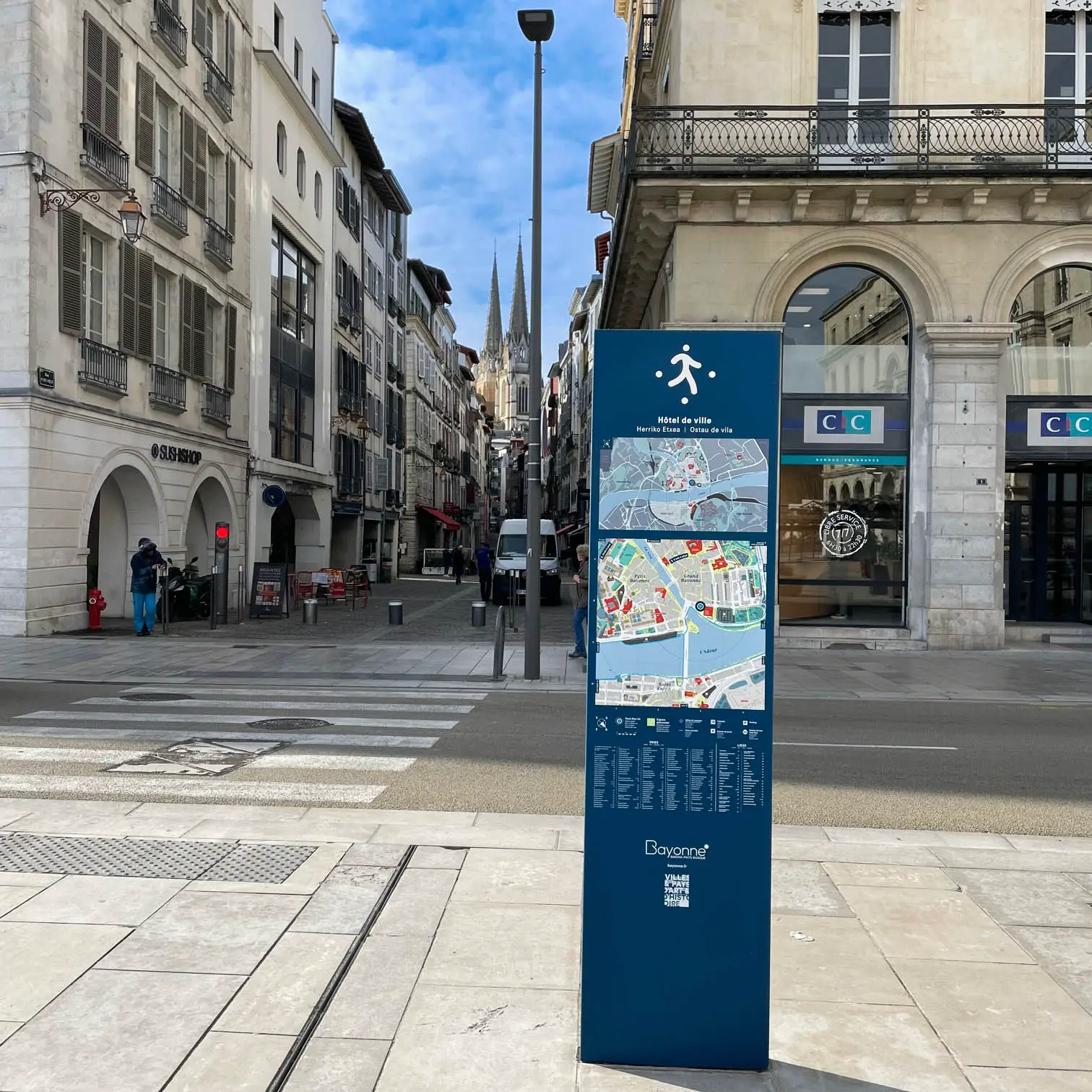 totem-centre-ville-bayonne.webp