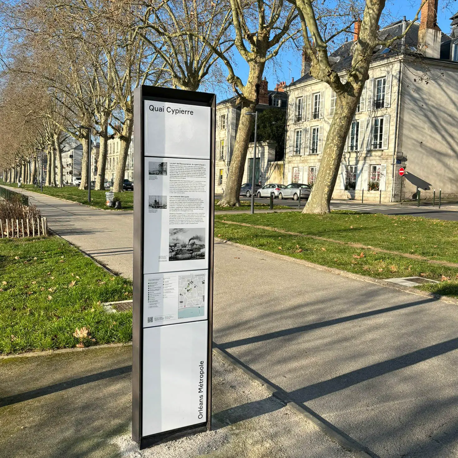 totem-orlean-signaletique-patrimoine.webp