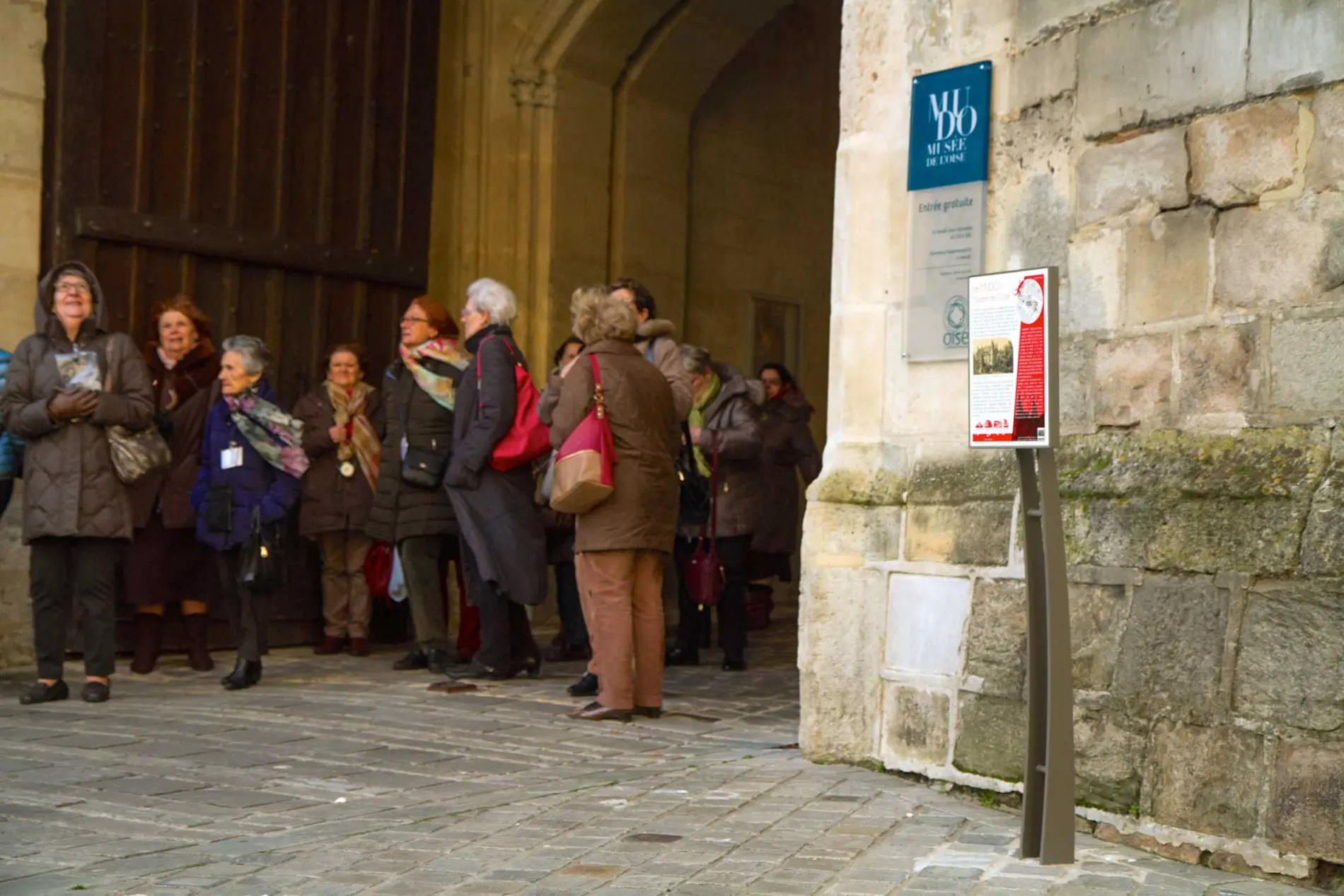 Totem signalétique pour valoriser le patrimoine.webp