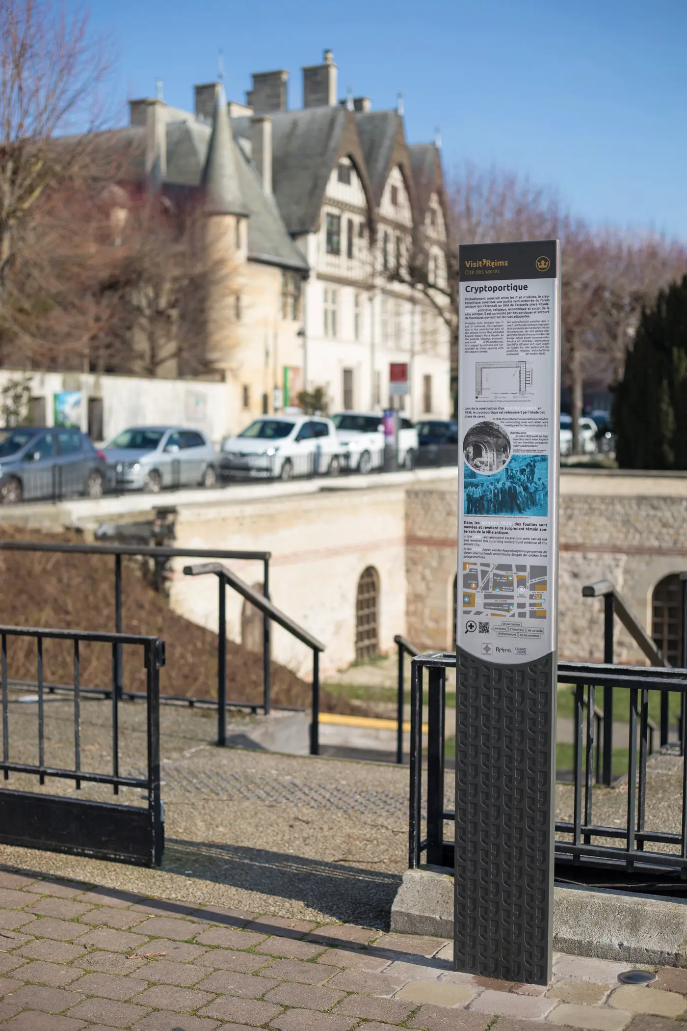 Totemschild Reims 3.webp